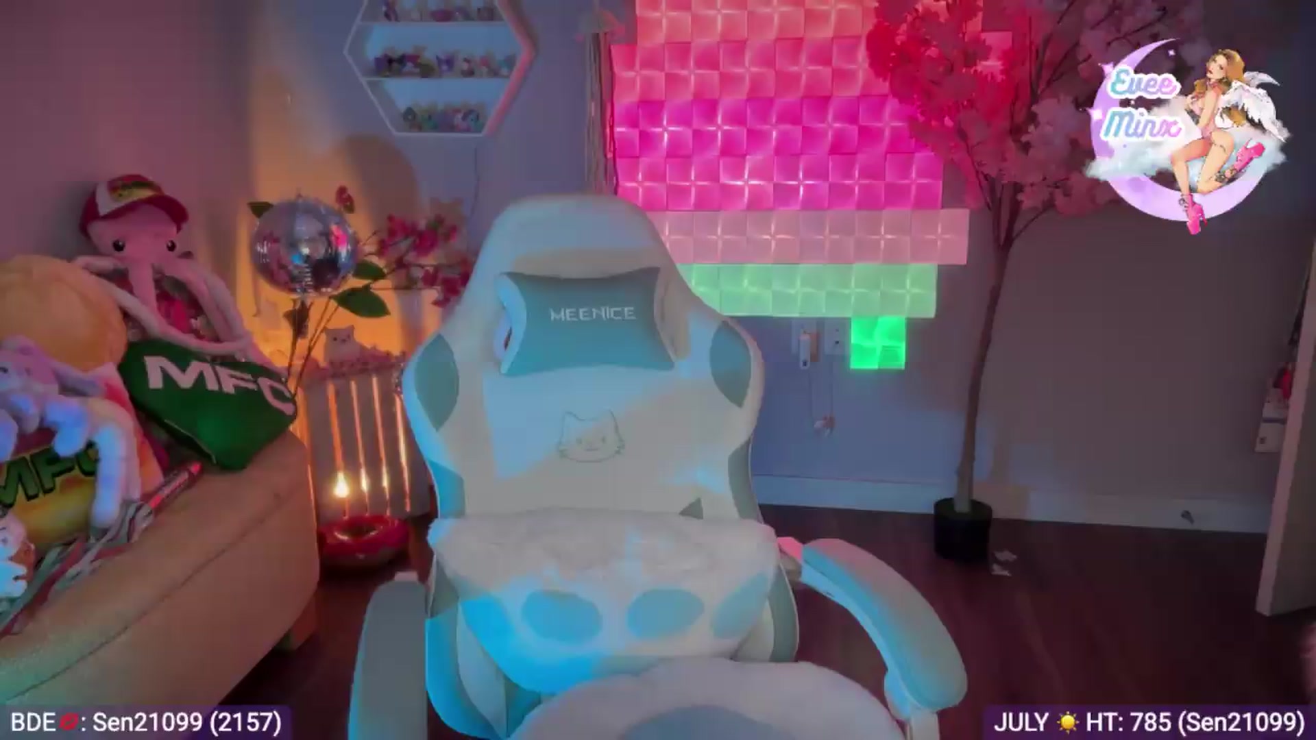 Gallery image thumbnail from EveeMinx's myfreecams stream on, 07/12/2026, 09:18 image 18 of 20