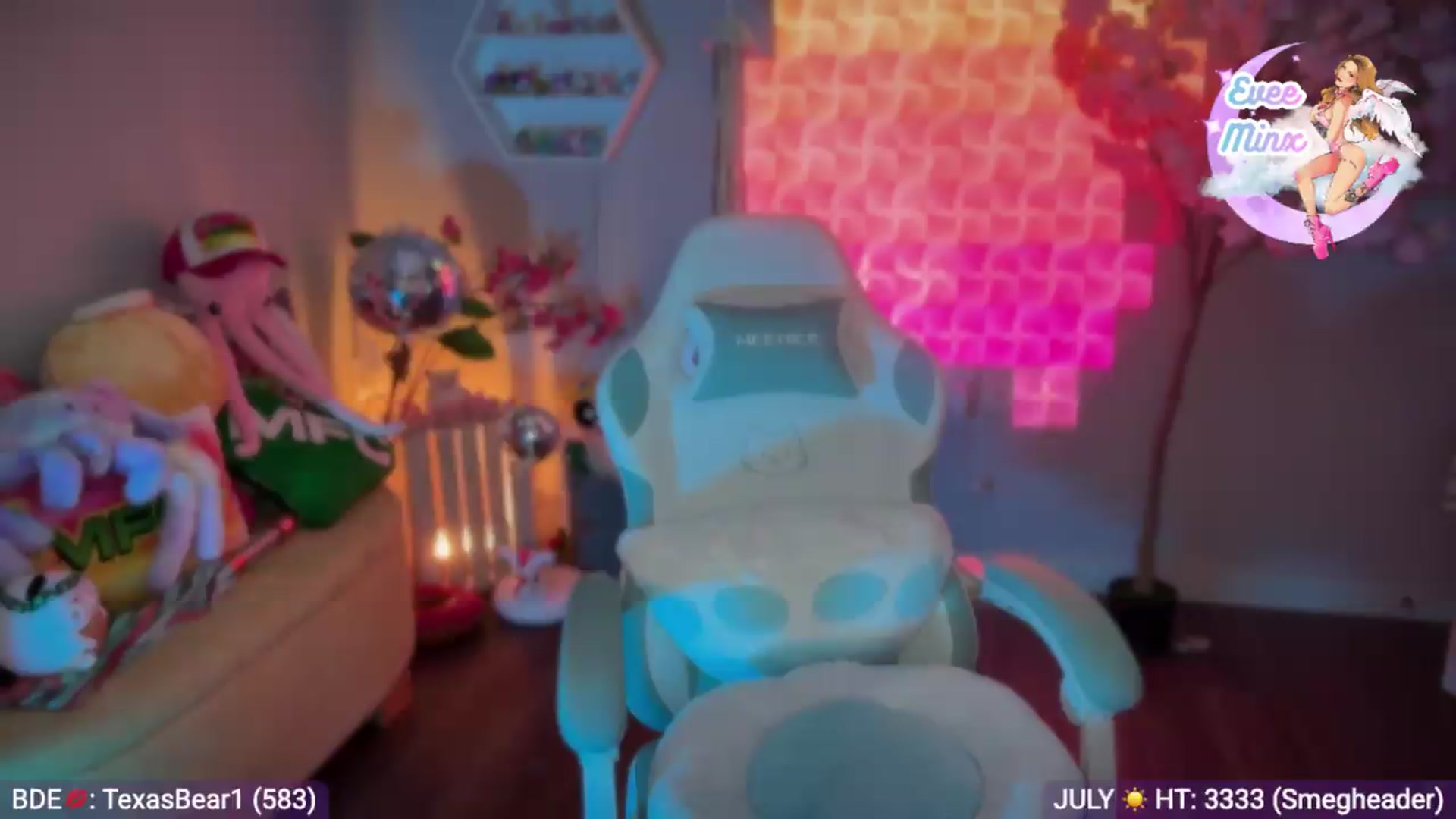 Gallery image thumbnail from EveeMinx's myfreecams stream on, 07/18/2026, 06:57 image 15 of 20