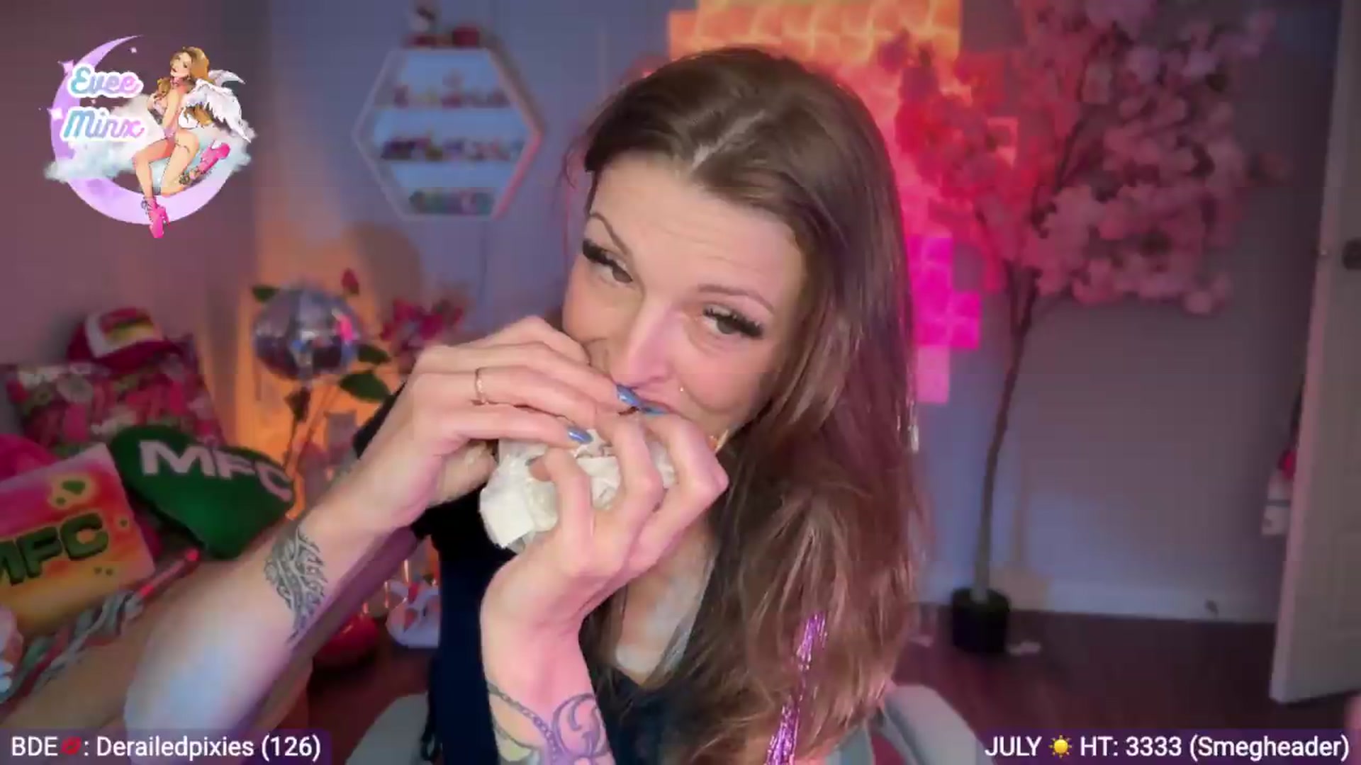 Gallery image thumbnail from EveeMinx's myfreecams stream on, 07/28/2026, 01:26 image 10 of 20