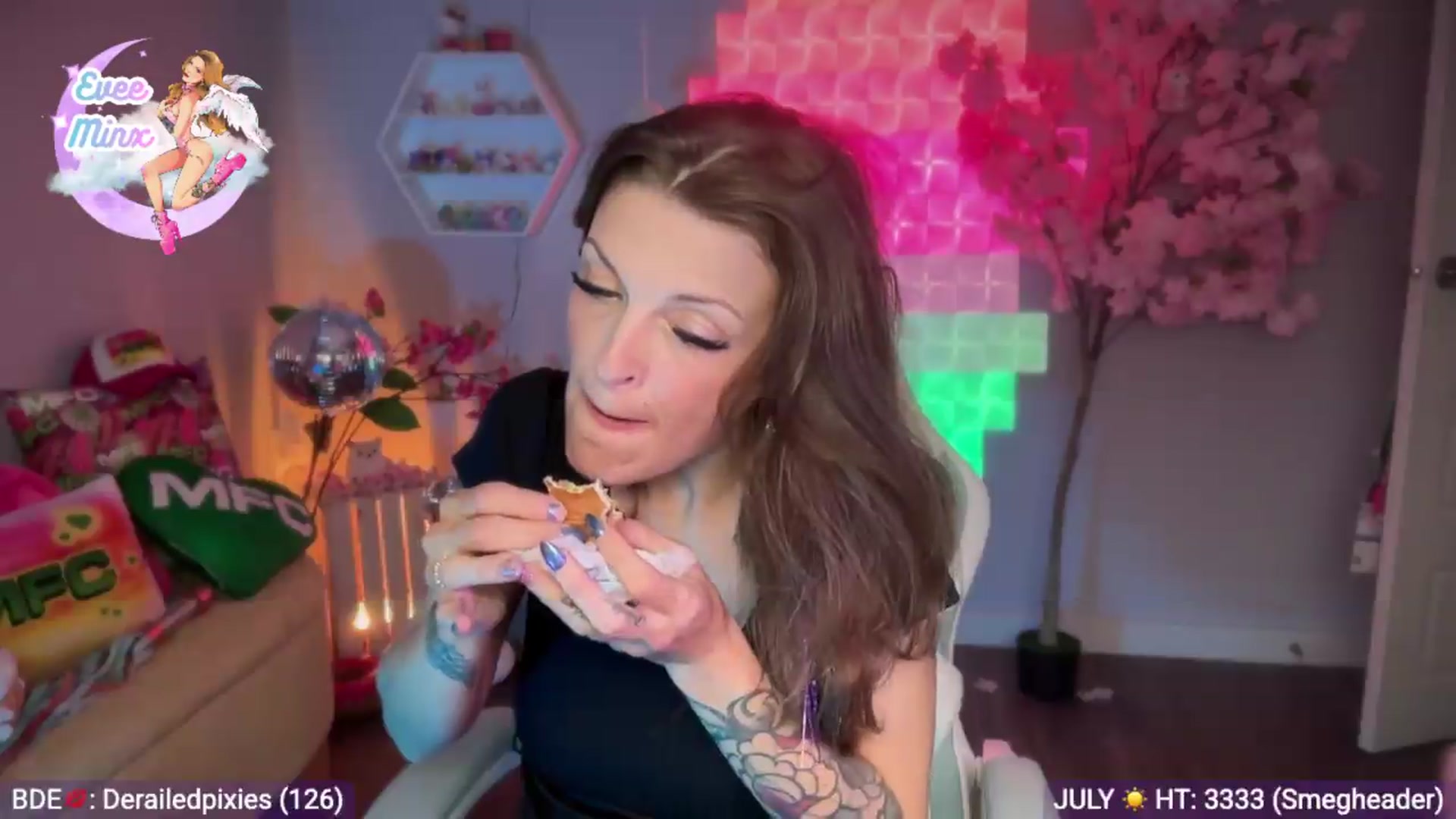 Gallery image thumbnail from EveeMinx's myfreecams stream on, 07/28/2026, 01:26 image 12 of 20