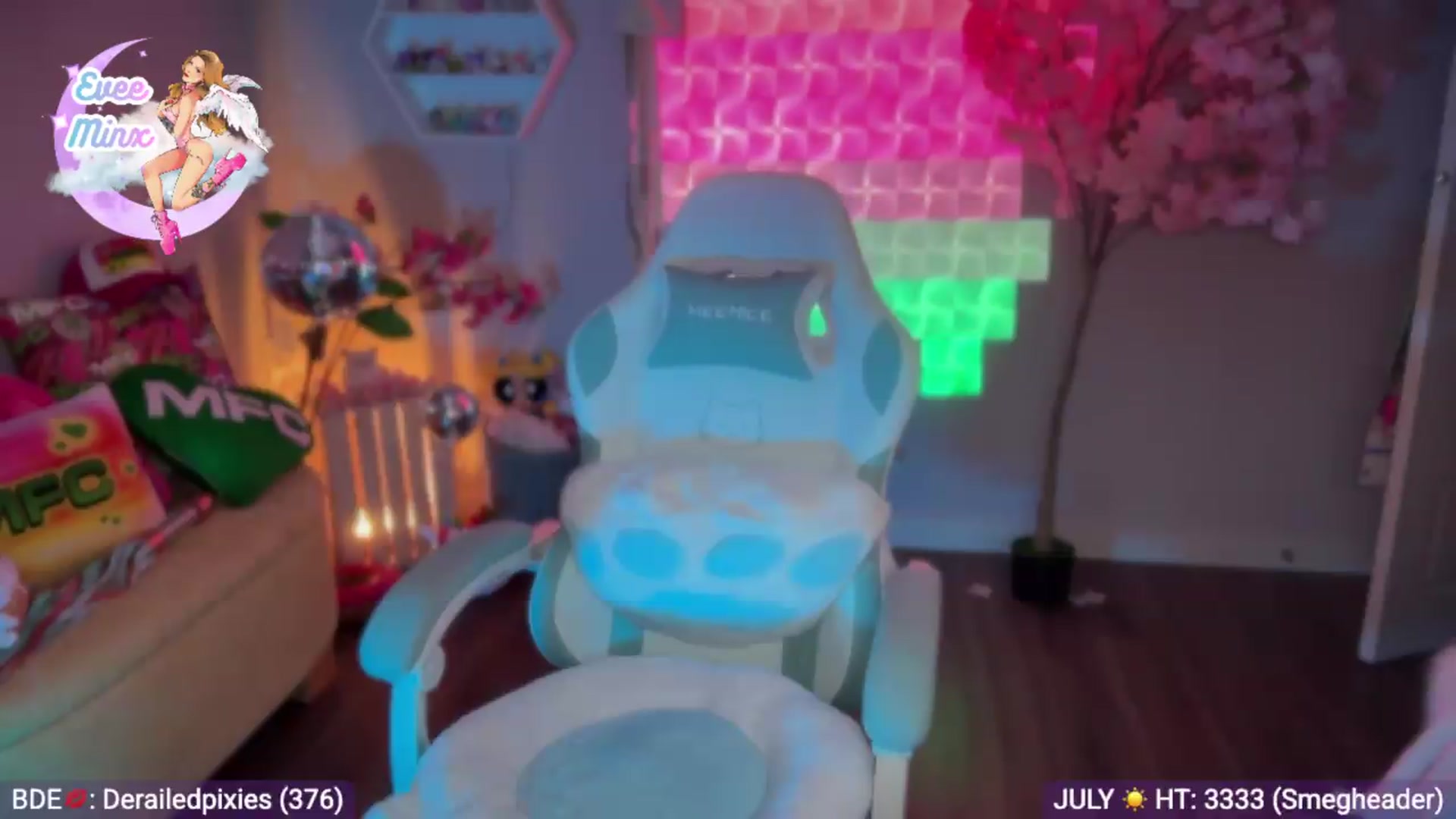 Gallery image thumbnail from EveeMinx's myfreecams stream on, 07/28/2026, 06:10 image 19 of 20