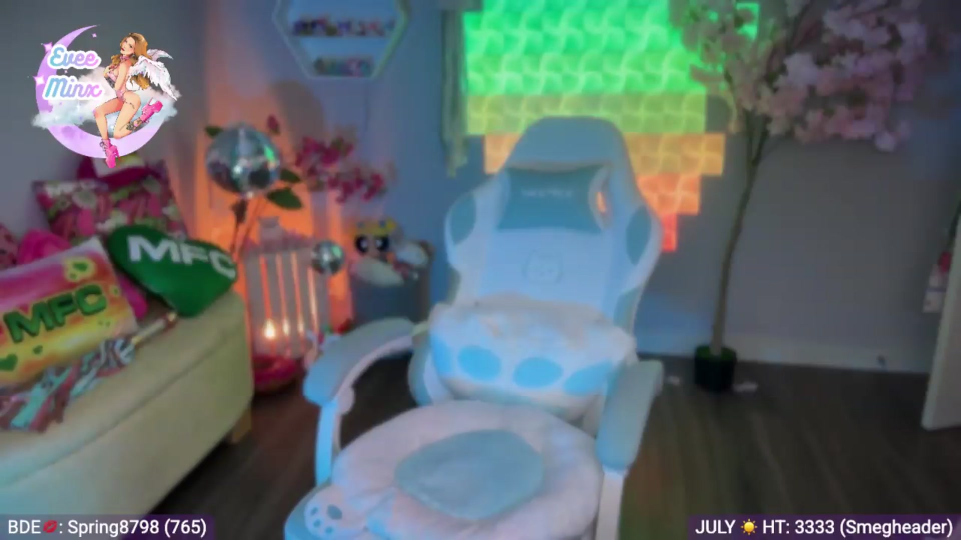 Gallery image thumbnail from EveeMinx's myfreecams stream on, 07/29/2026, 24:46 image 14 of 20