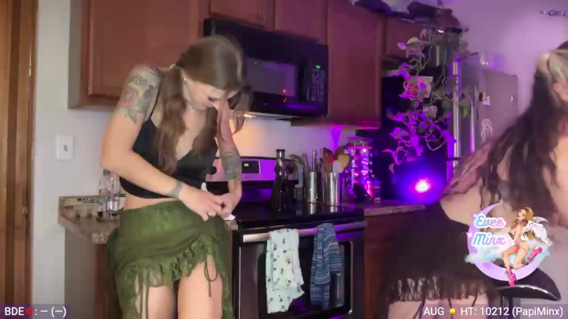 Gallery image thumbnail from EveeMinx's myfreecams stream on, 08/20/2026, 03:01 image 4 of 20