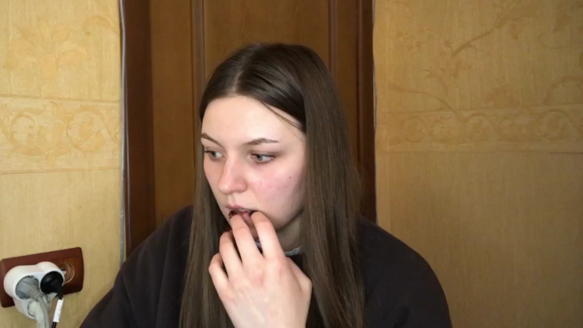 Gallery image thumbnail from EveeeOliveee's myfreecams stream on, 05/19/2025, 23:21 image 17 of 20