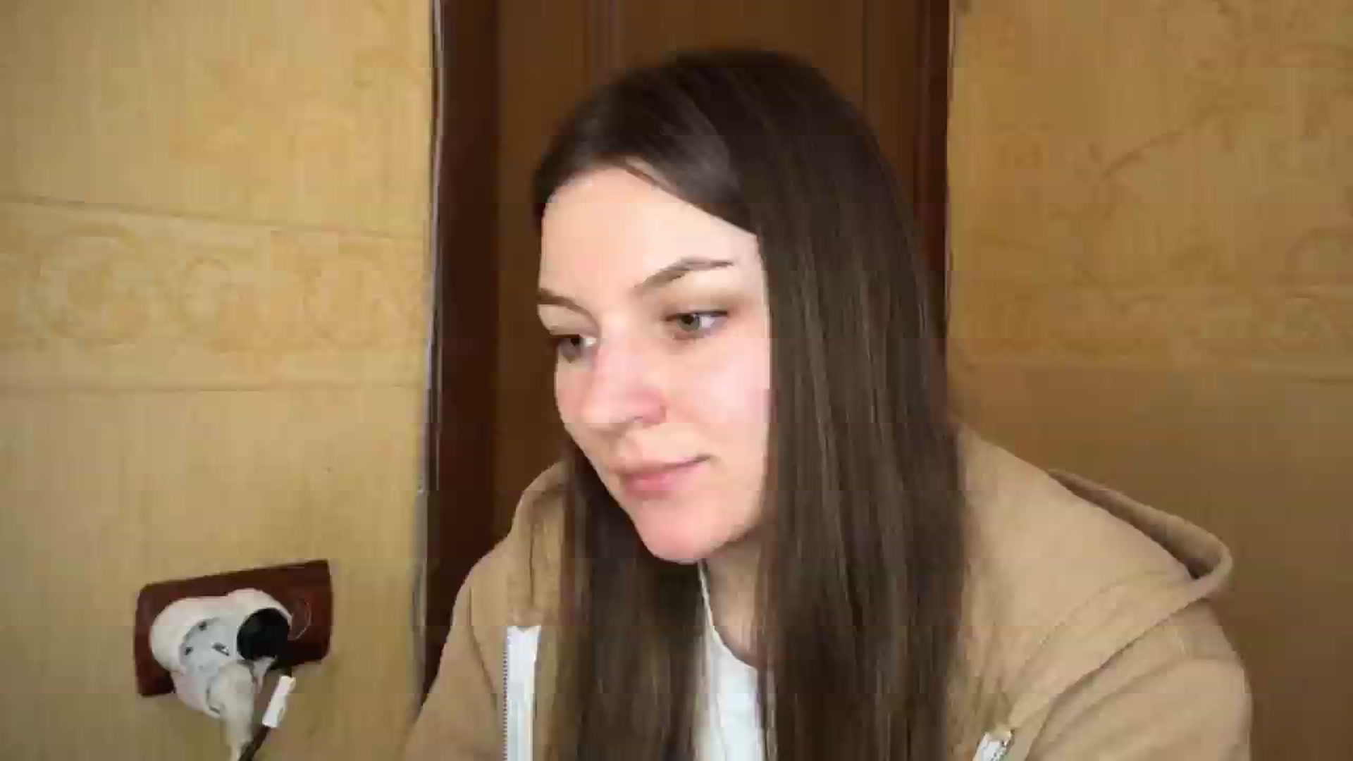 Gallery image thumbnail from EveeeOliveee's myfreecams stream on, 05/27/2025, 24:45 image 15 of 20