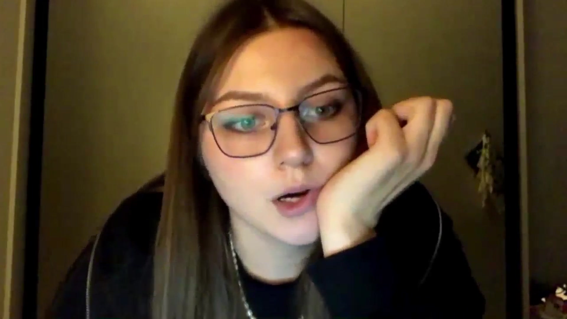Gallery image thumbnail from EveeeOliveee's myfreecams stream on, 10/21/2025, 19:03 image 8 of 20
