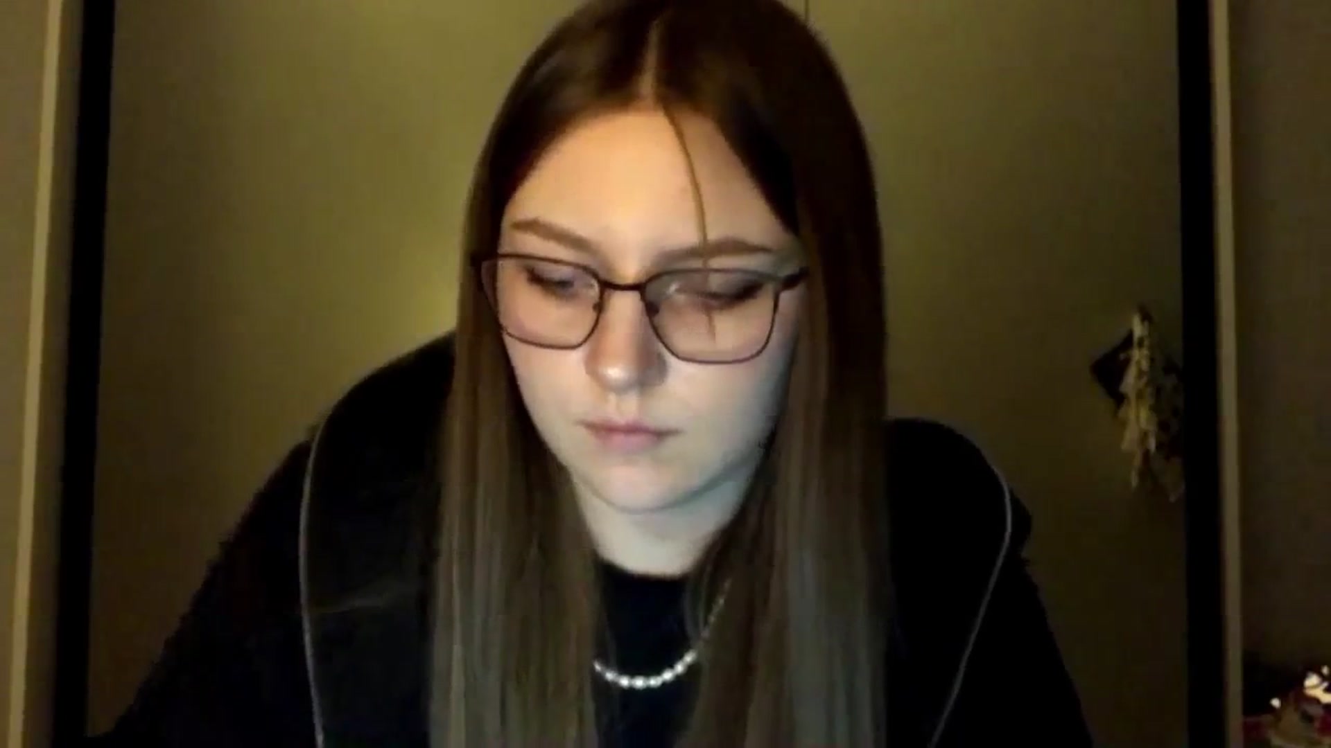 Gallery image thumbnail from EveeeOliveee's myfreecams stream on, 10/21/2025, 19:03 image 2 of 20