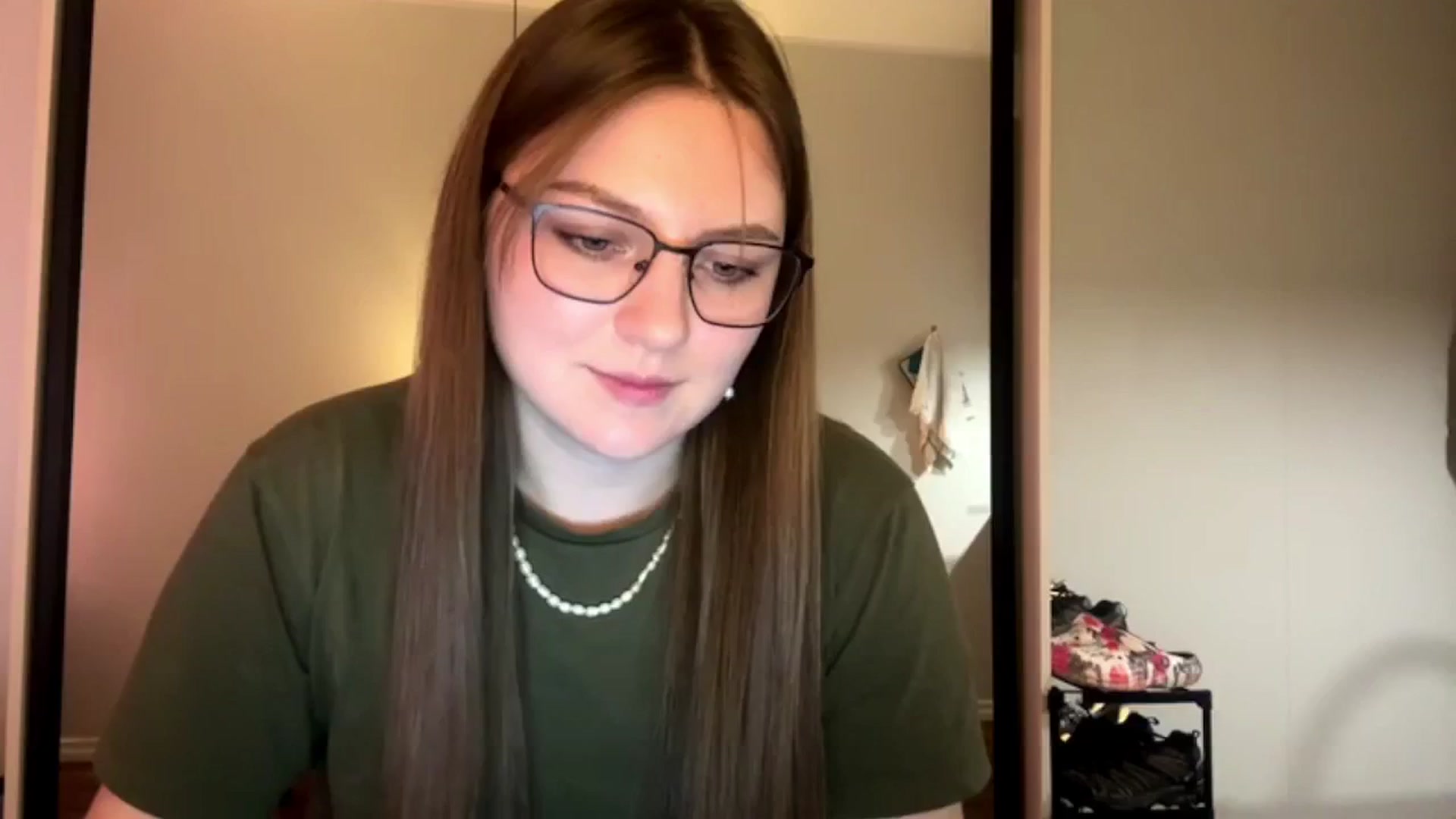 Gallery image thumbnail from EveeeOliveee's myfreecams stream on, 10/27/2025, 21:45 image 9 of 20