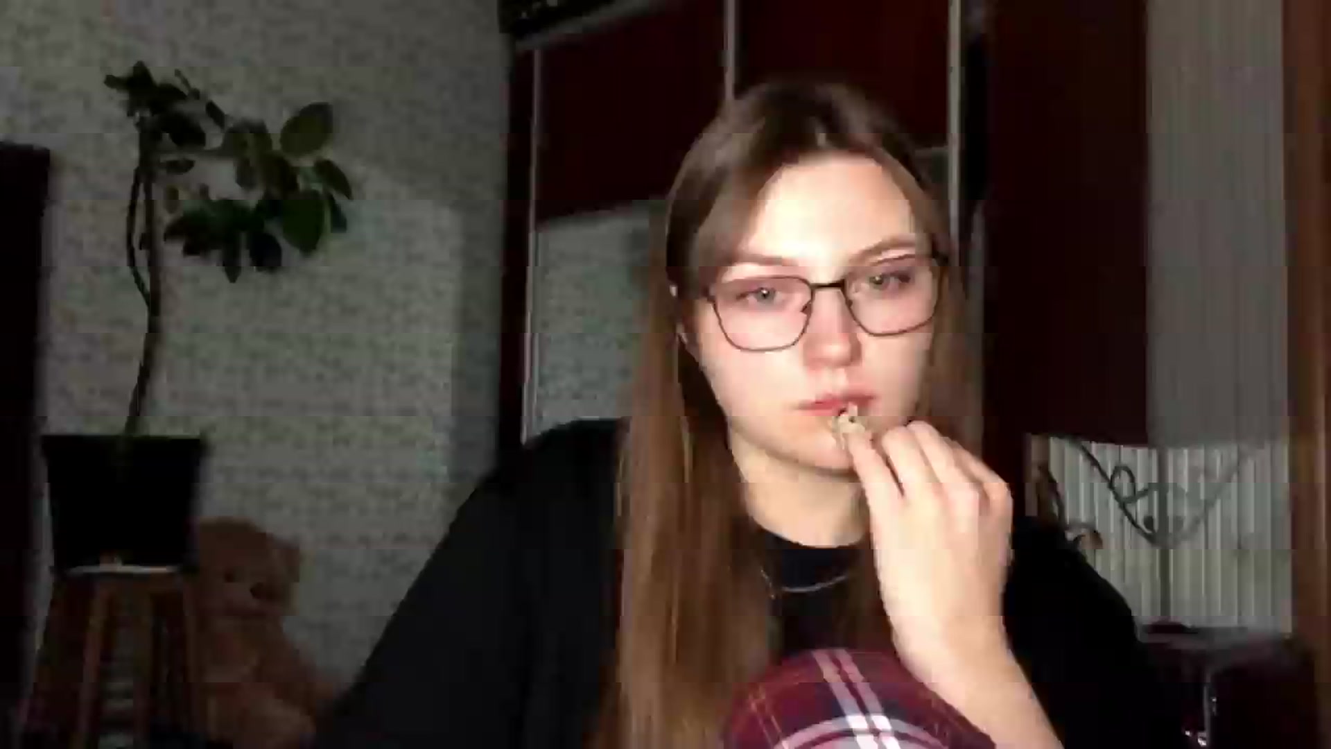 Gallery image thumbnail from EveeeOliveee's myfreecams stream on, 11/17/2025, 24:21 image 4 of 20