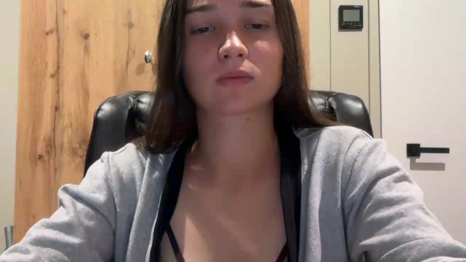 Gallery image thumbnail from EvelinaDivine's myfreecams stream on, 08/04/2026, 20:03 image 9 of 20