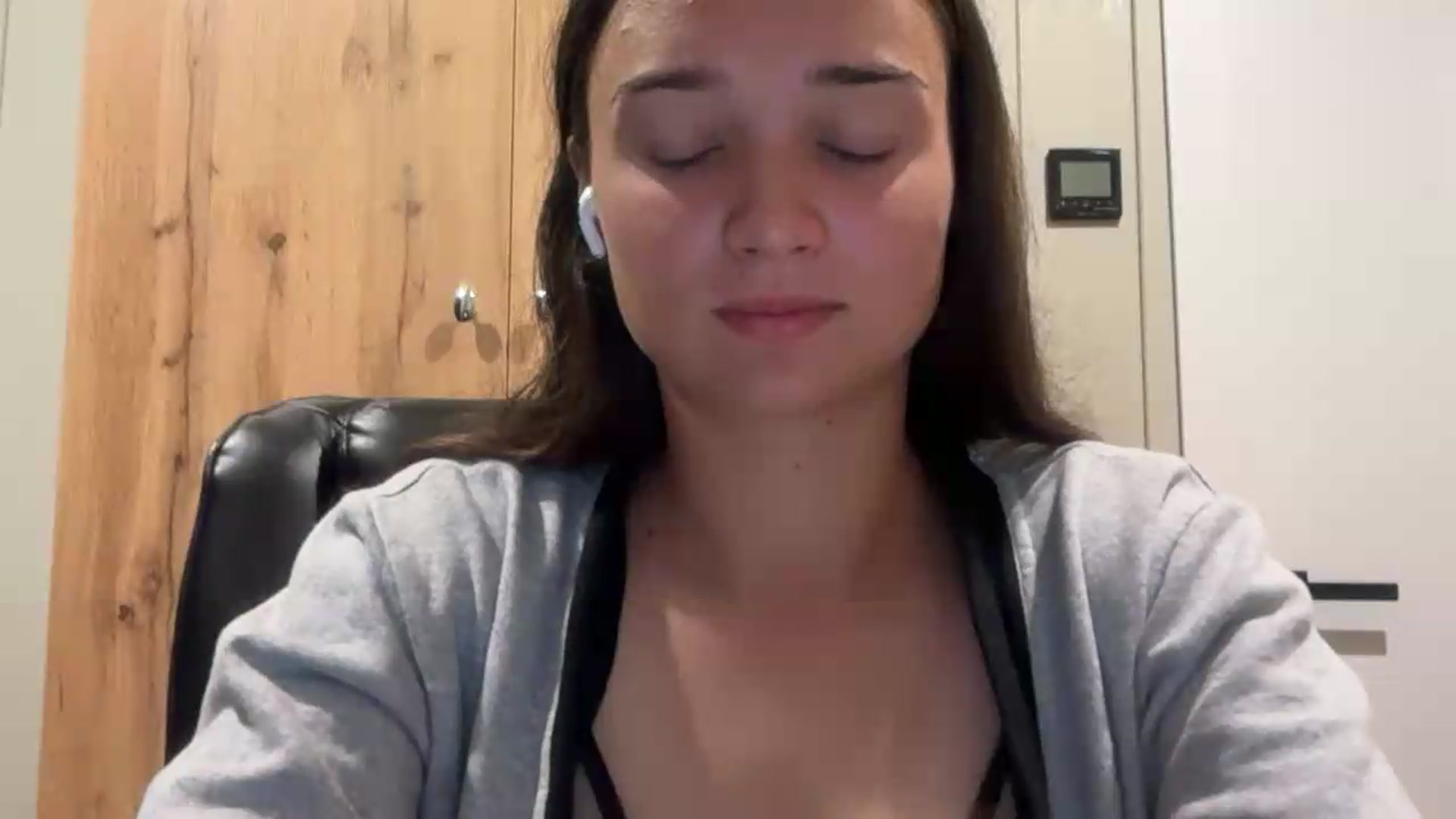 Gallery image thumbnail from EvelinaDivine's myfreecams stream on, 08/04/2026, 20:03 image 13 of 20