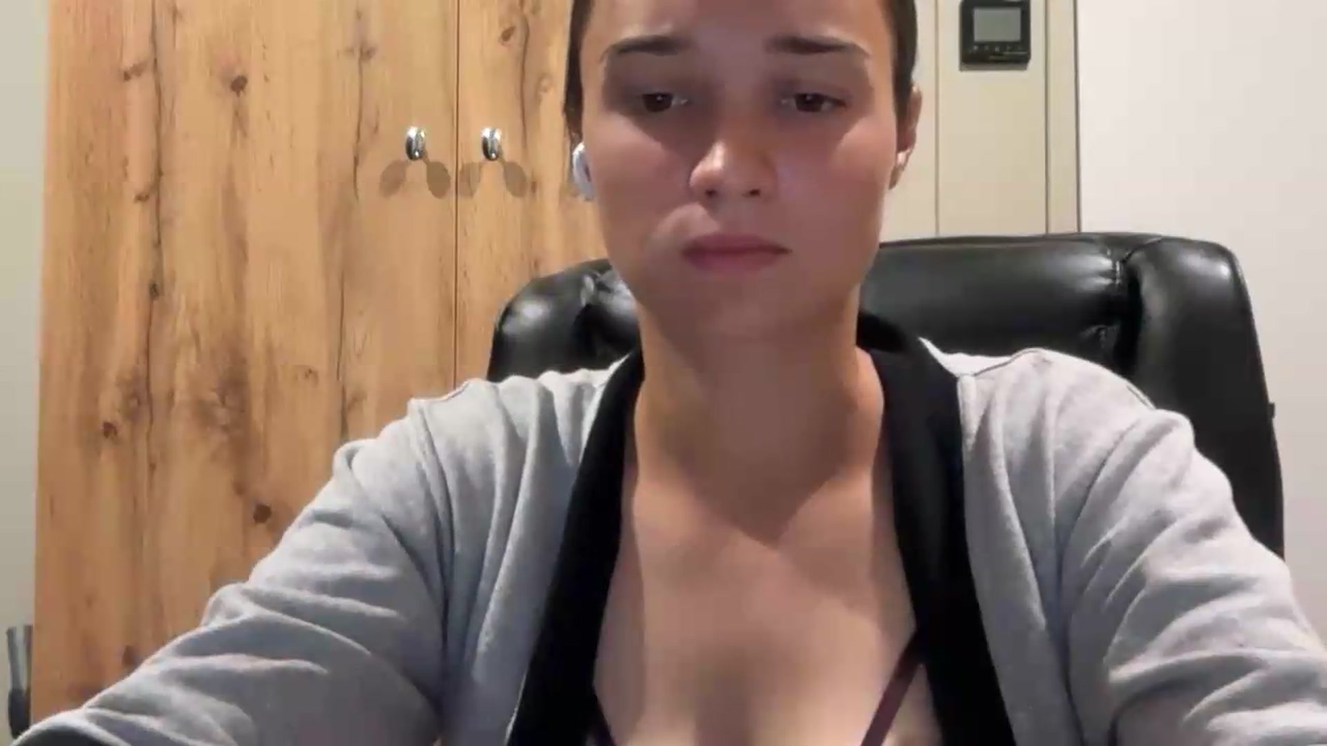 Gallery image thumbnail from EvelinaDivine's myfreecams stream on, 08/04/2026, 20:40 image 15 of 20