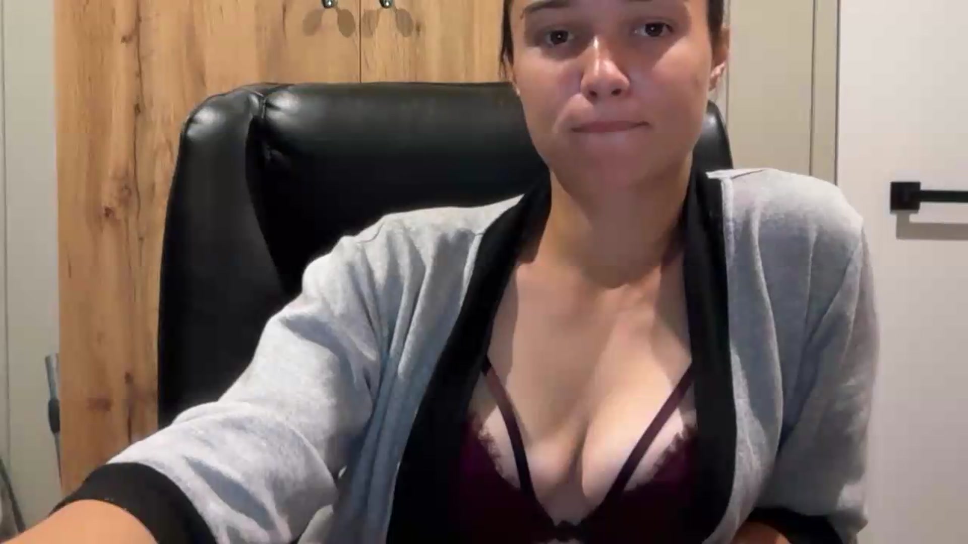 Gallery image thumbnail from EvelinaDivine's myfreecams stream on, 08/04/2026, 21:58 image 14 of 20