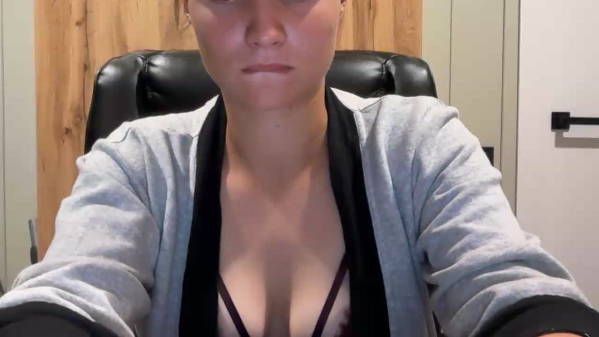 Gallery image thumbnail from EvelinaDivine's myfreecams stream on, 08/04/2026, 21:58 image 3 of 20