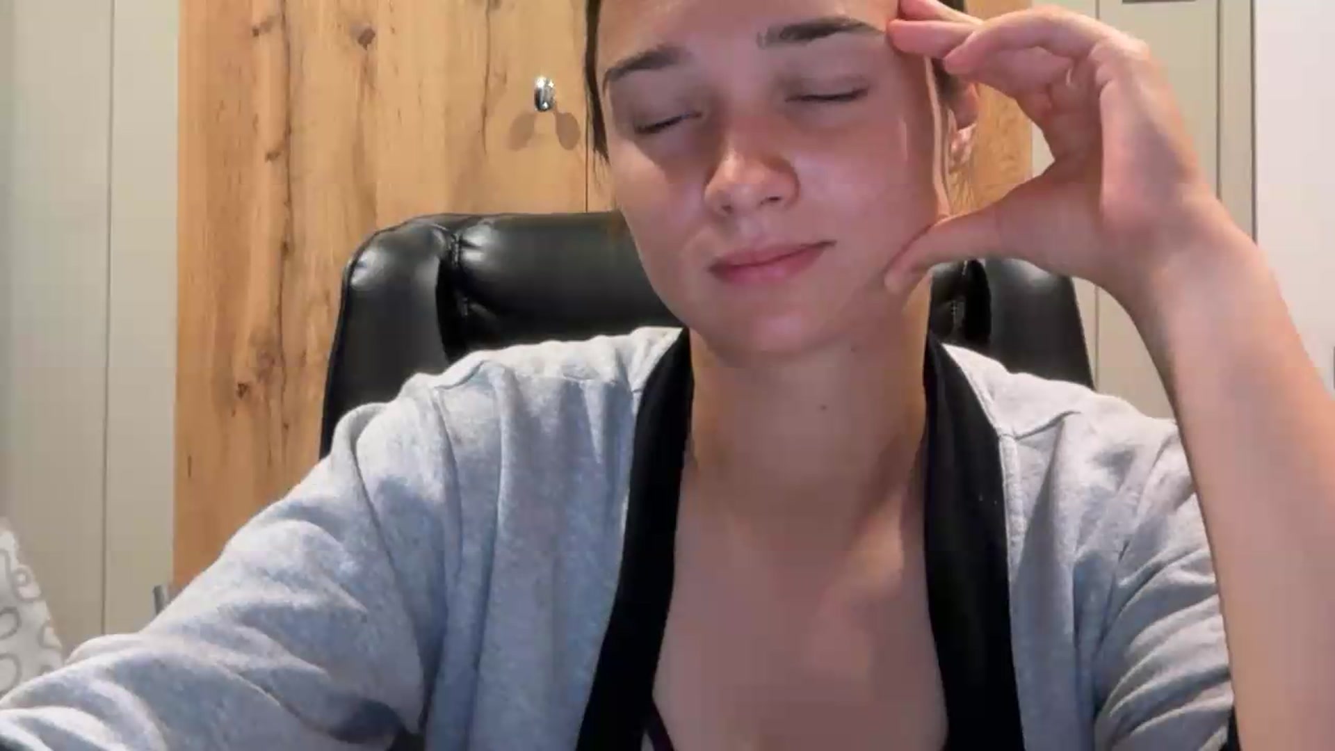 Gallery image thumbnail from EvelinaDivine's myfreecams stream on, 08/04/2026, 22:12 image 12 of 20