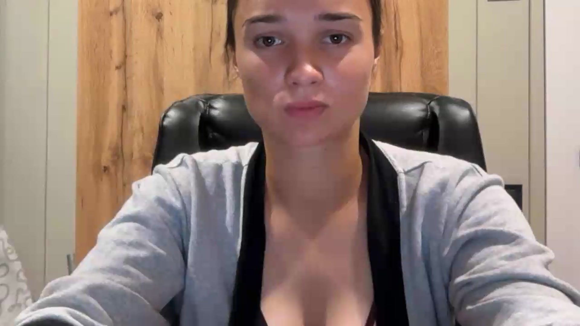 Gallery image thumbnail from EvelinaDivine's myfreecams stream on, 08/04/2026, 22:12 image 17 of 20