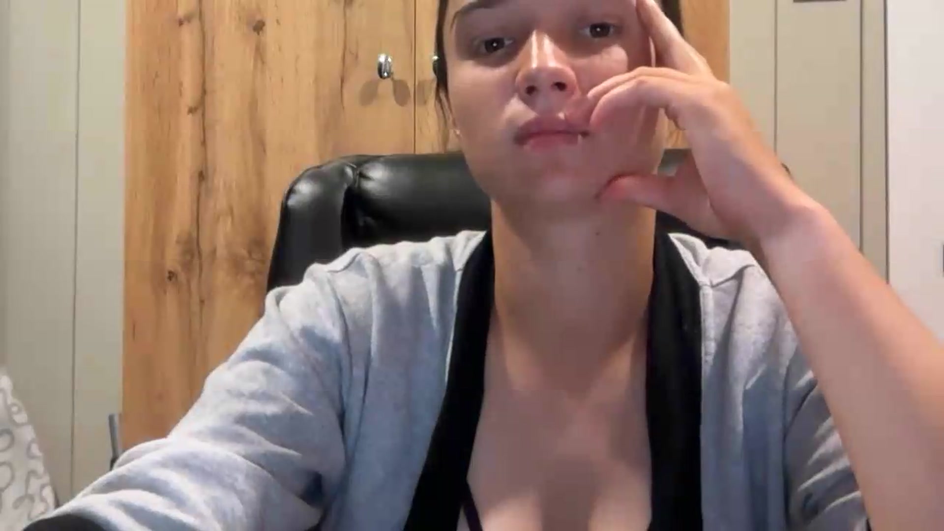 Gallery image thumbnail from EvelinaDivine's myfreecams stream on, 08/04/2026, 22:12 image 13 of 20