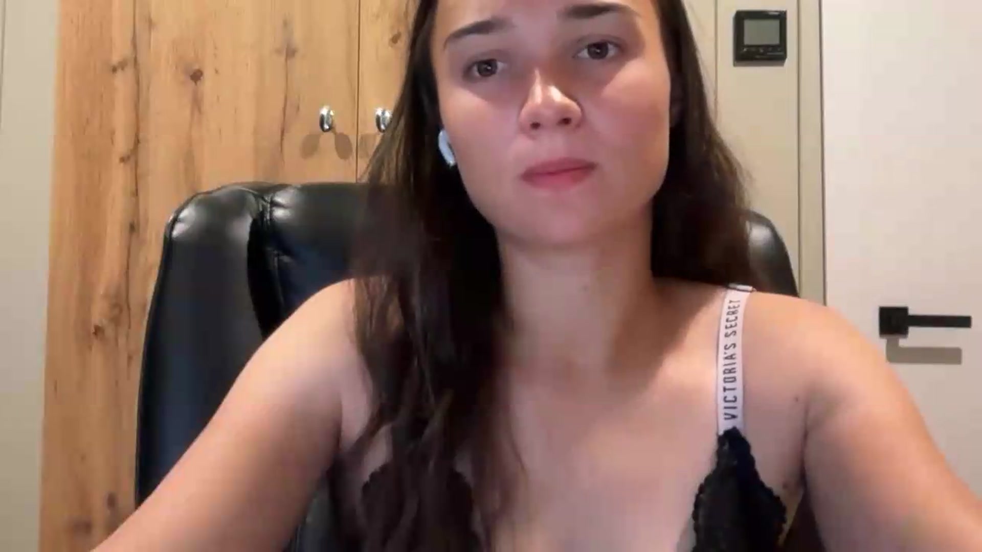 Gallery image thumbnail from EvelinaDivine's myfreecams stream on, 08/05/2026, 19:57 image 12 of 20