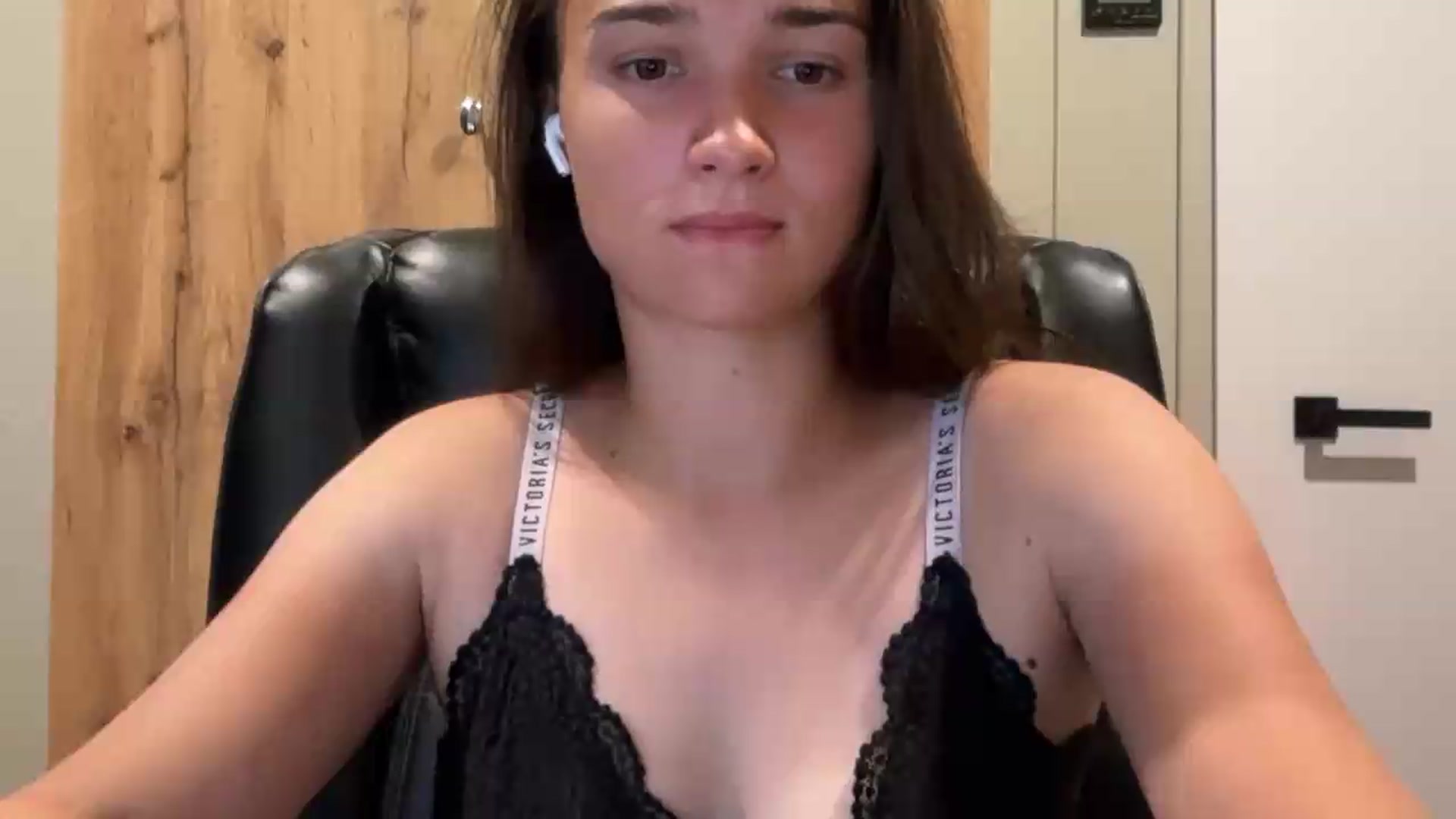 Gallery image thumbnail from EvelinaDivine's myfreecams stream on, 08/05/2026, 20:19 image 4 of 20
