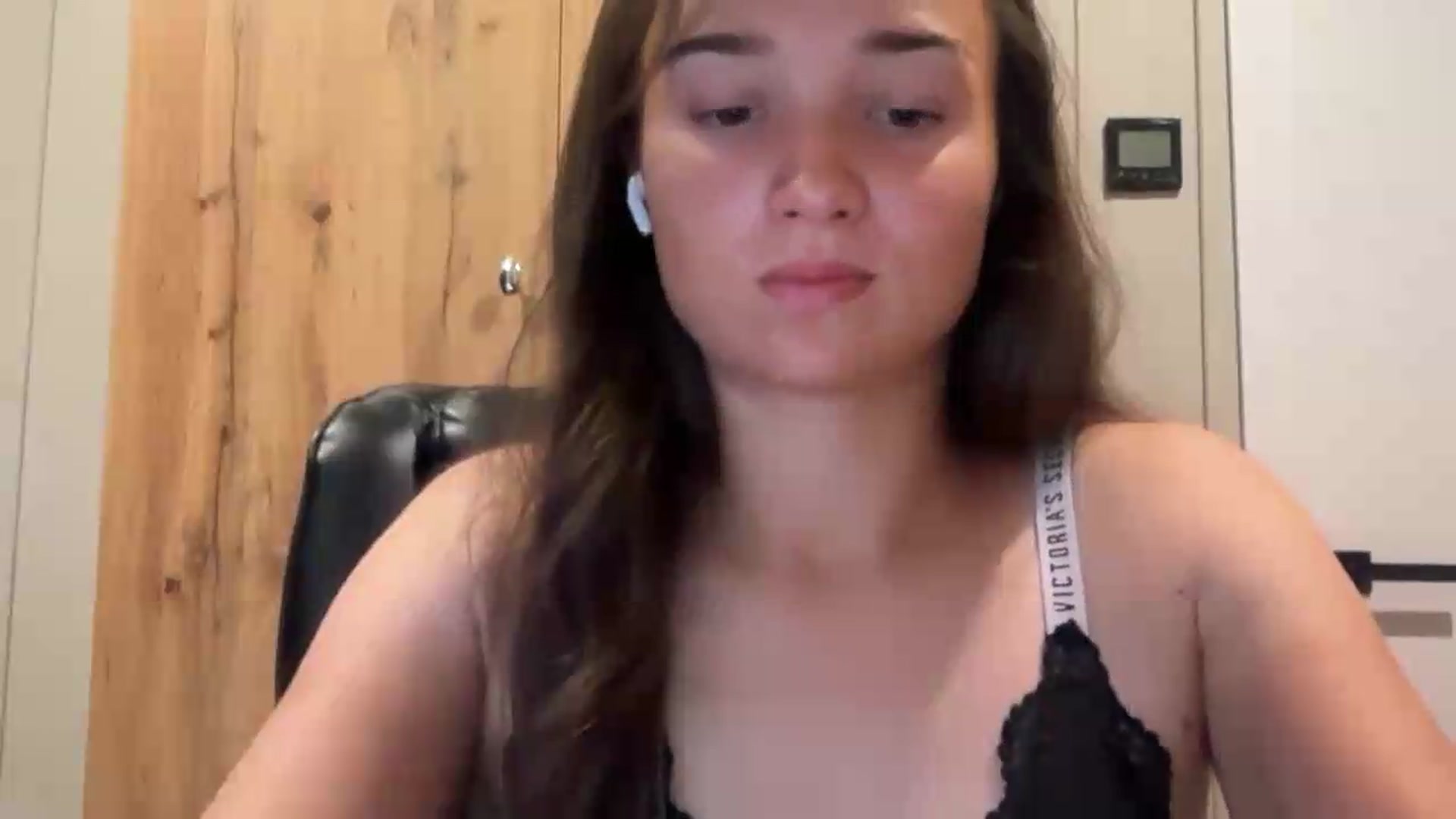 Gallery image thumbnail from EvelinaDivine's myfreecams stream on, 08/05/2026, 21:12 image 16 of 20