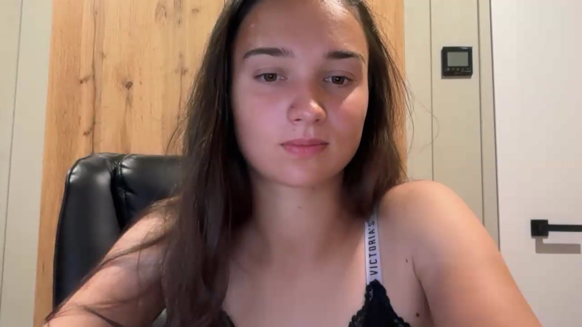 Gallery image thumbnail from EvelinaDivine's myfreecams stream on, 08/05/2026, 21:12 image 3 of 20