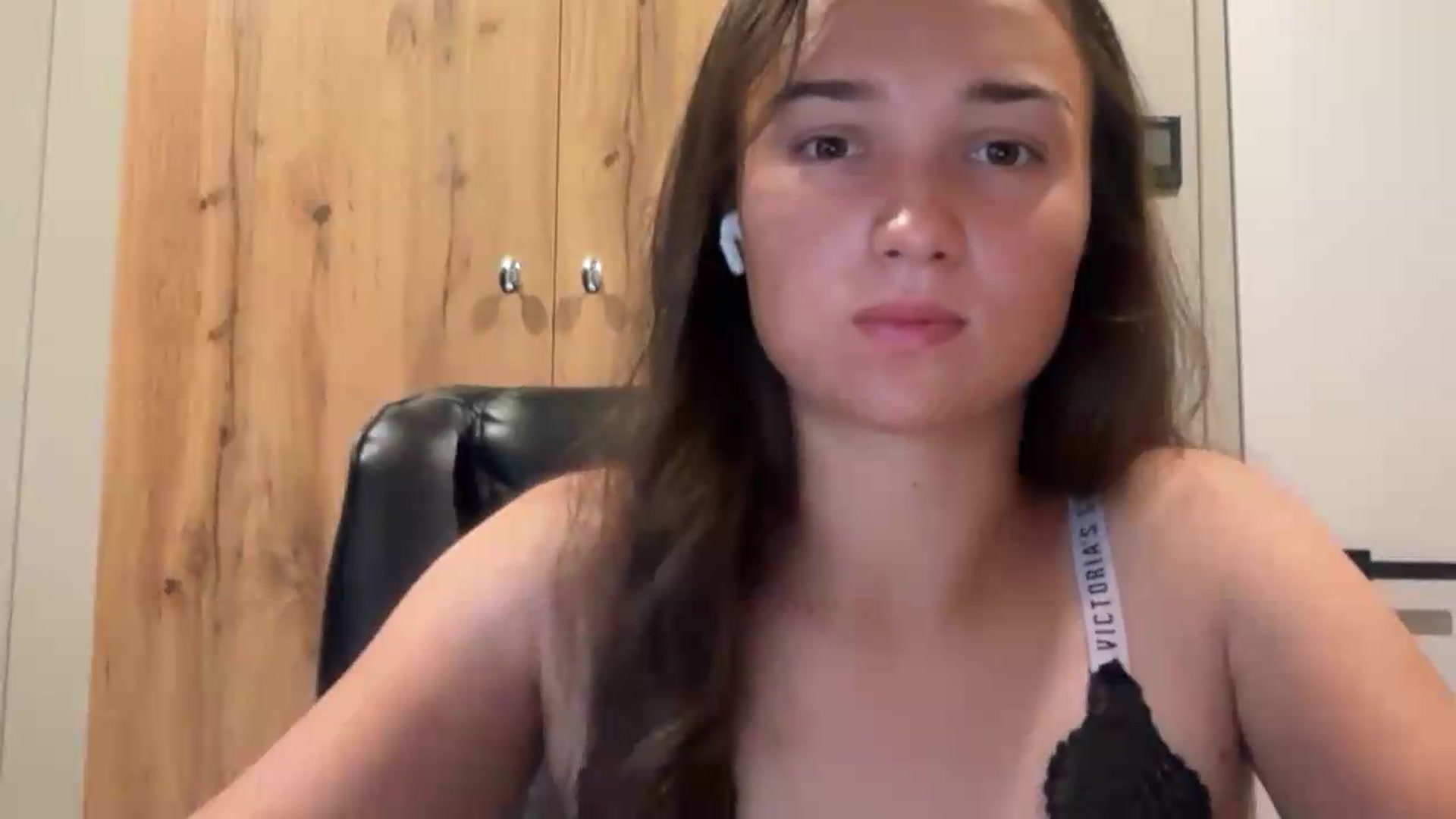 Gallery image thumbnail from EvelinaDivine's myfreecams stream on, 08/05/2026, 21:12 image 17 of 20