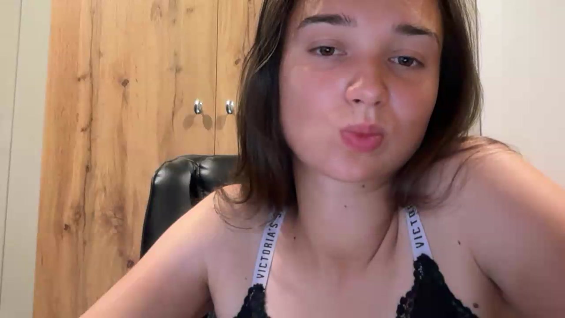 Gallery image thumbnail from EvelinaDivine's myfreecams stream on, 08/05/2026, 21:44 image 12 of 20