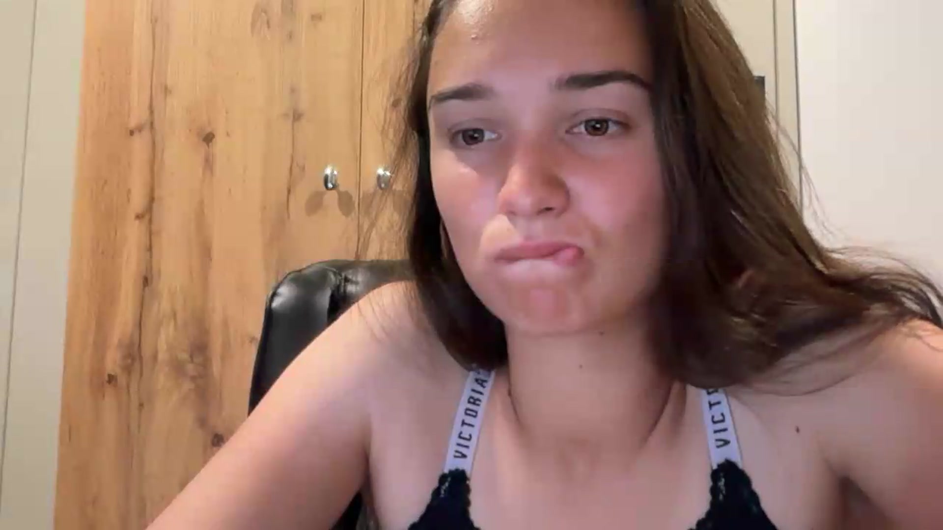 Gallery image thumbnail from EvelinaDivine's myfreecams stream on, 08/05/2026, 21:44 image 15 of 20