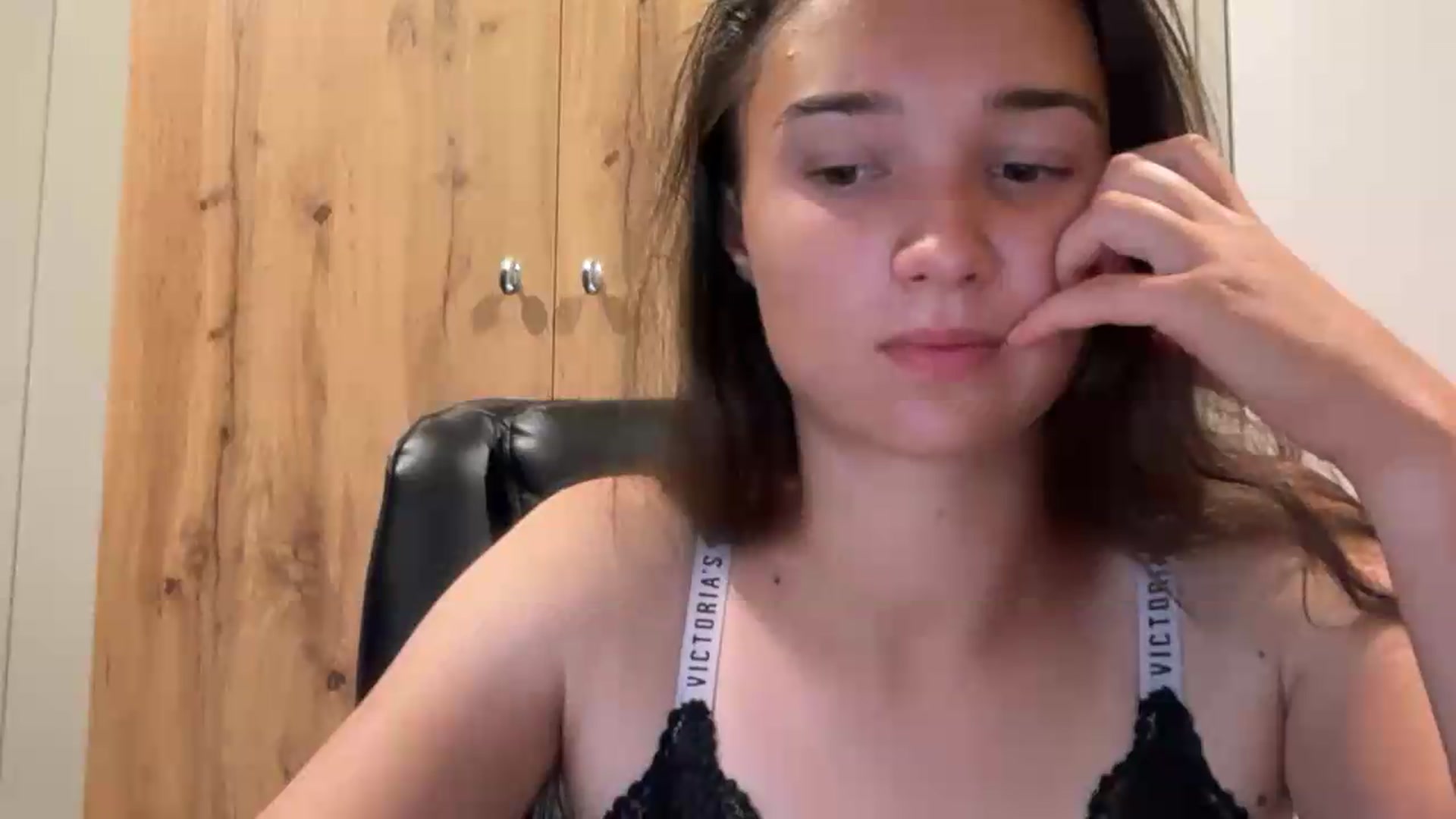 Gallery image thumbnail from EvelinaDivine's myfreecams stream on, 08/05/2026, 21:44 image 16 of 20