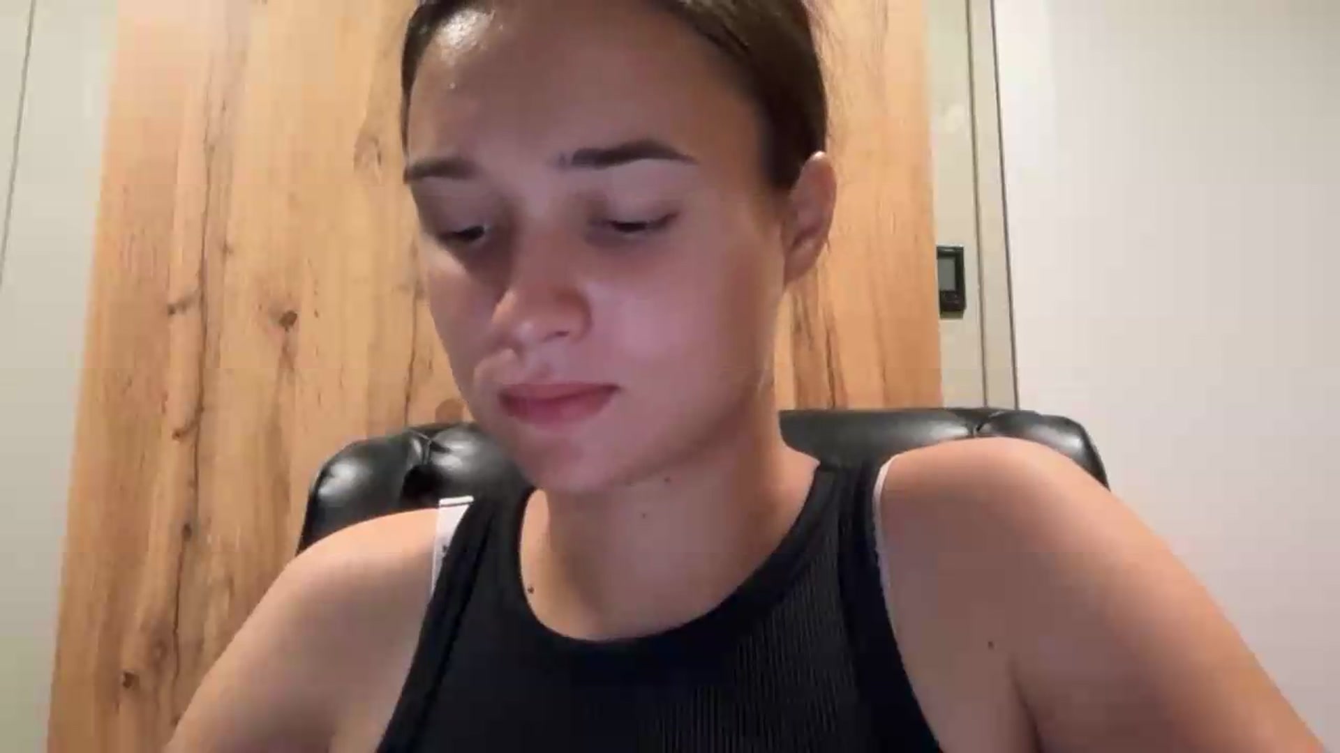 Gallery image thumbnail from EvelinaDivine's myfreecams stream on, 08/08/2026, 22:52 image 16 of 20