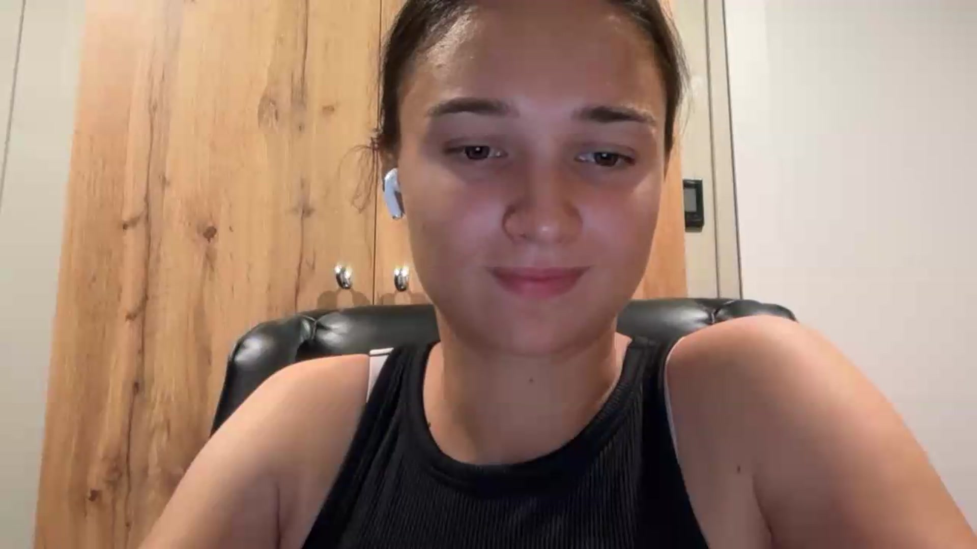 Gallery image thumbnail from EvelinaDivine's myfreecams stream on, 08/08/2026, 22:52 image 15 of 20