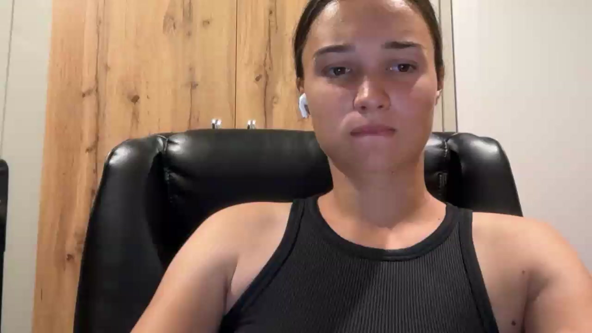 Gallery image thumbnail from EvelinaDivine's myfreecams stream on, 08/10/2026, 20:08 image 16 of 20
