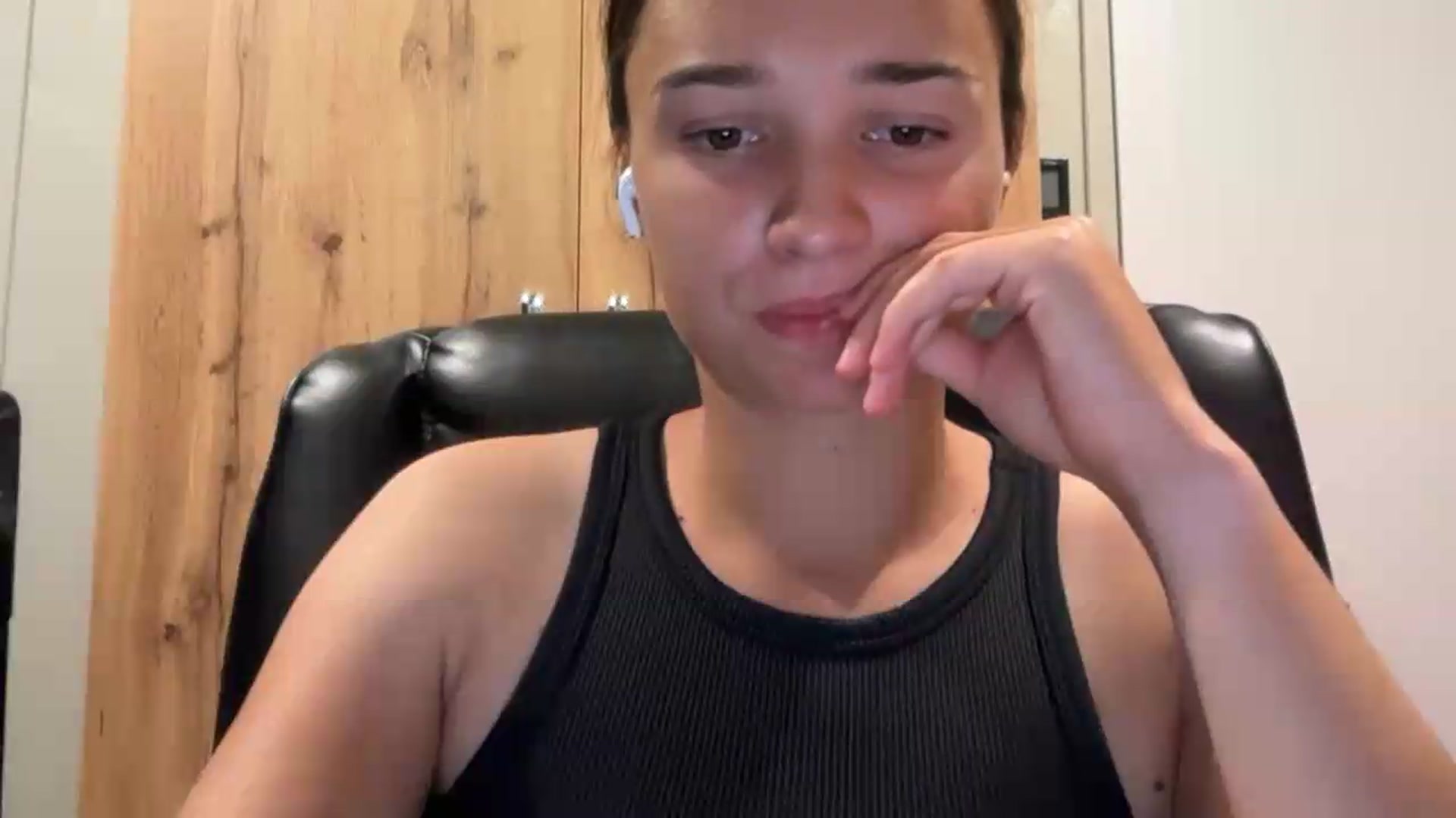 Gallery image thumbnail from EvelinaDivine's myfreecams stream on, 08/10/2026, 20:08 image 19 of 20