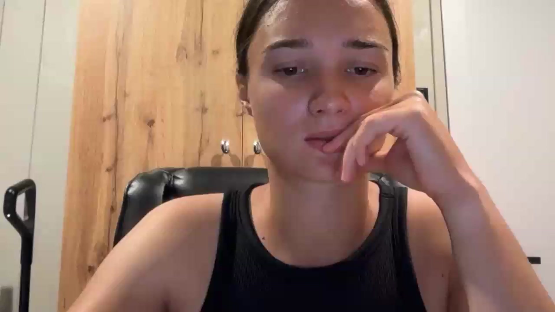 Gallery image thumbnail from EvelinaDivine's myfreecams stream on, 08/10/2026, 21:53 image 13 of 20