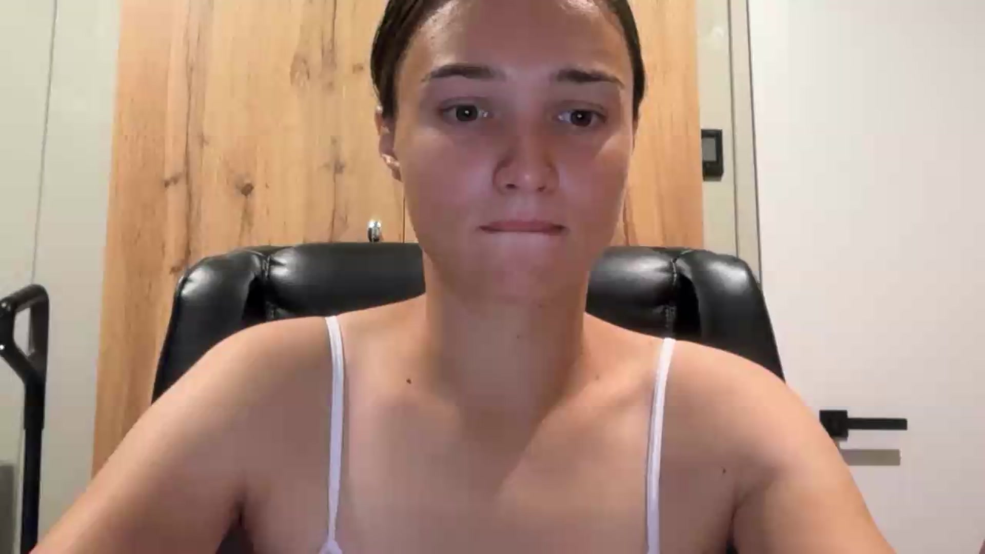 Gallery image thumbnail from EvelinaDivine's myfreecams stream on, 08/12/2026, 20:09 image 6 of 20