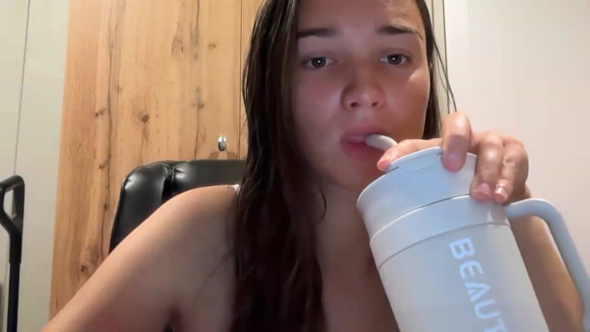 Gallery image thumbnail from EvelinaDivine's myfreecams stream on, 08/12/2026, 20:09 image 15 of 20