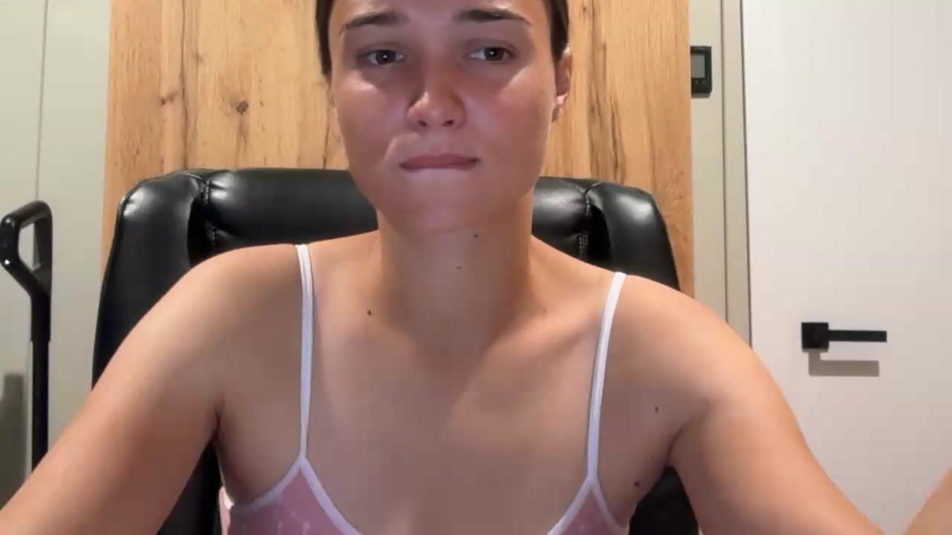 Gallery image thumbnail from EvelinaDivine's myfreecams stream on, 08/12/2026, 20:09 image 3 of 20