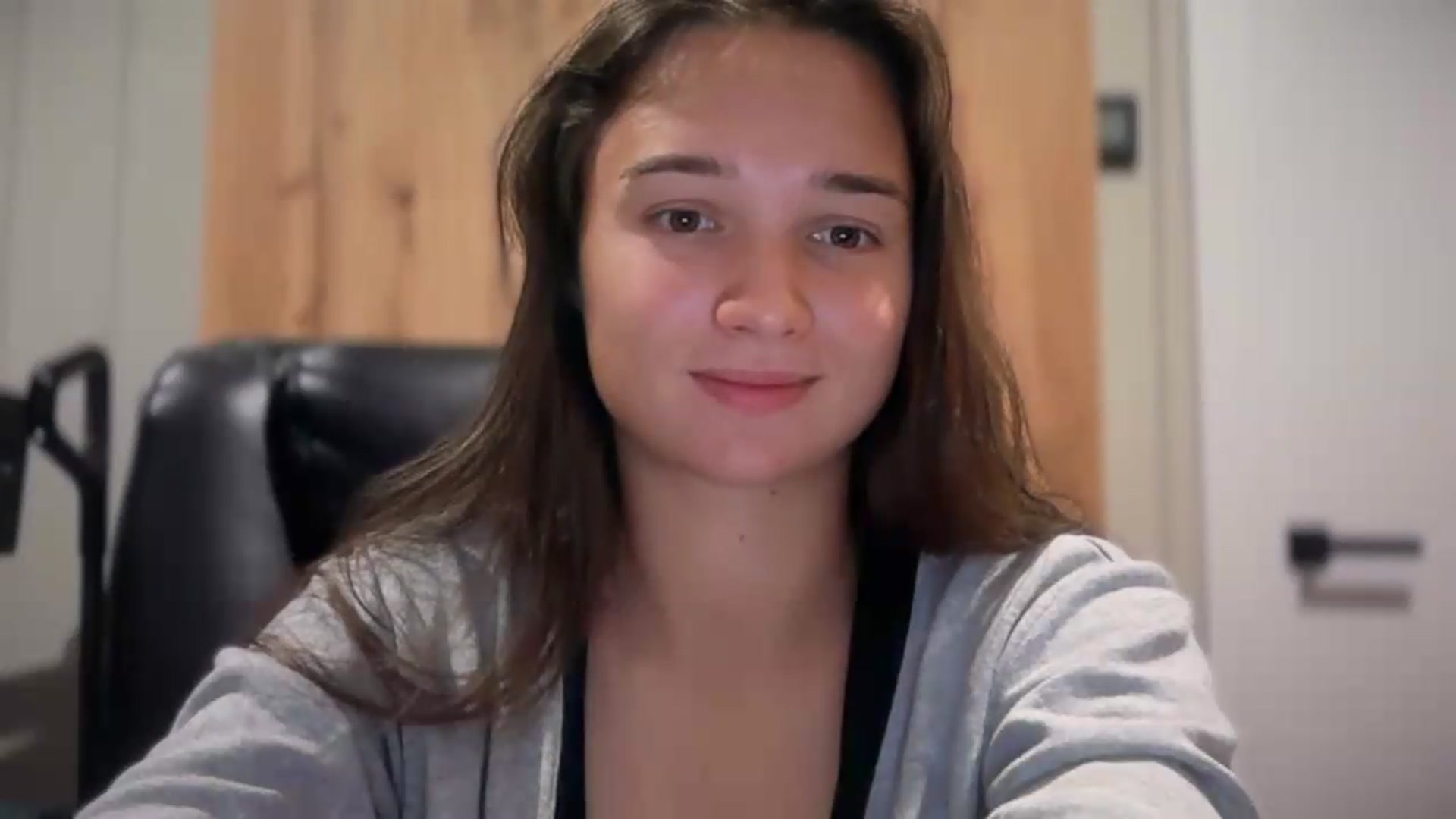 Gallery image thumbnail from EvelinaDivine's myfreecams stream on, 09/18/2026, 21:03 image 18 of 20