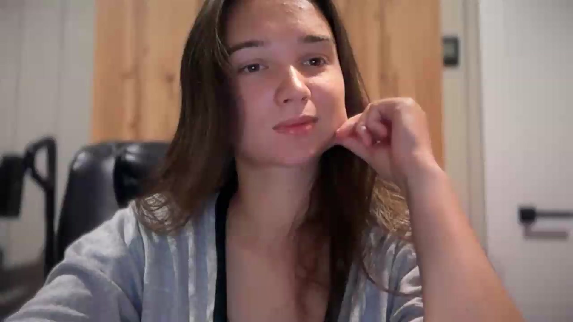 Gallery image thumbnail from EvelinaDivine's myfreecams stream on, 09/18/2026, 21:03 image 8 of 20