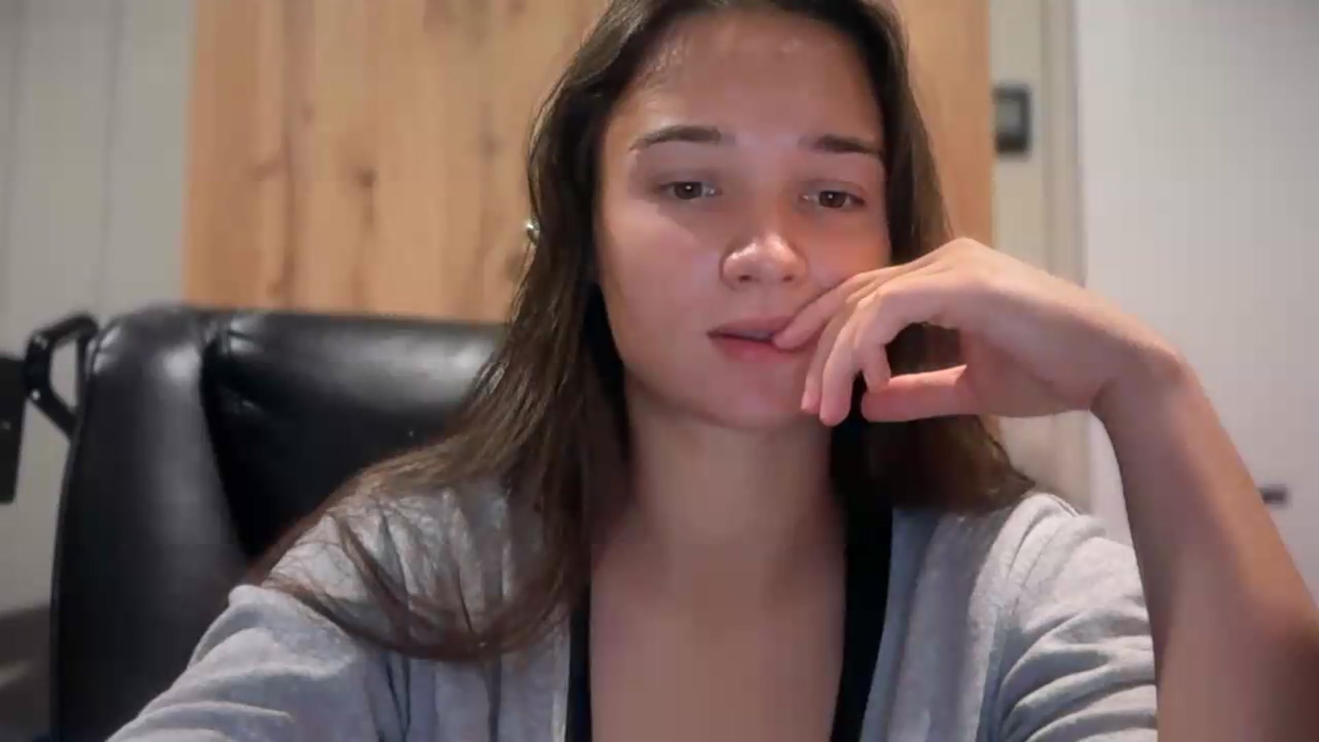 Gallery image thumbnail from EvelinaDivine's myfreecams stream on, 09/18/2026, 21:03 image 19 of 20