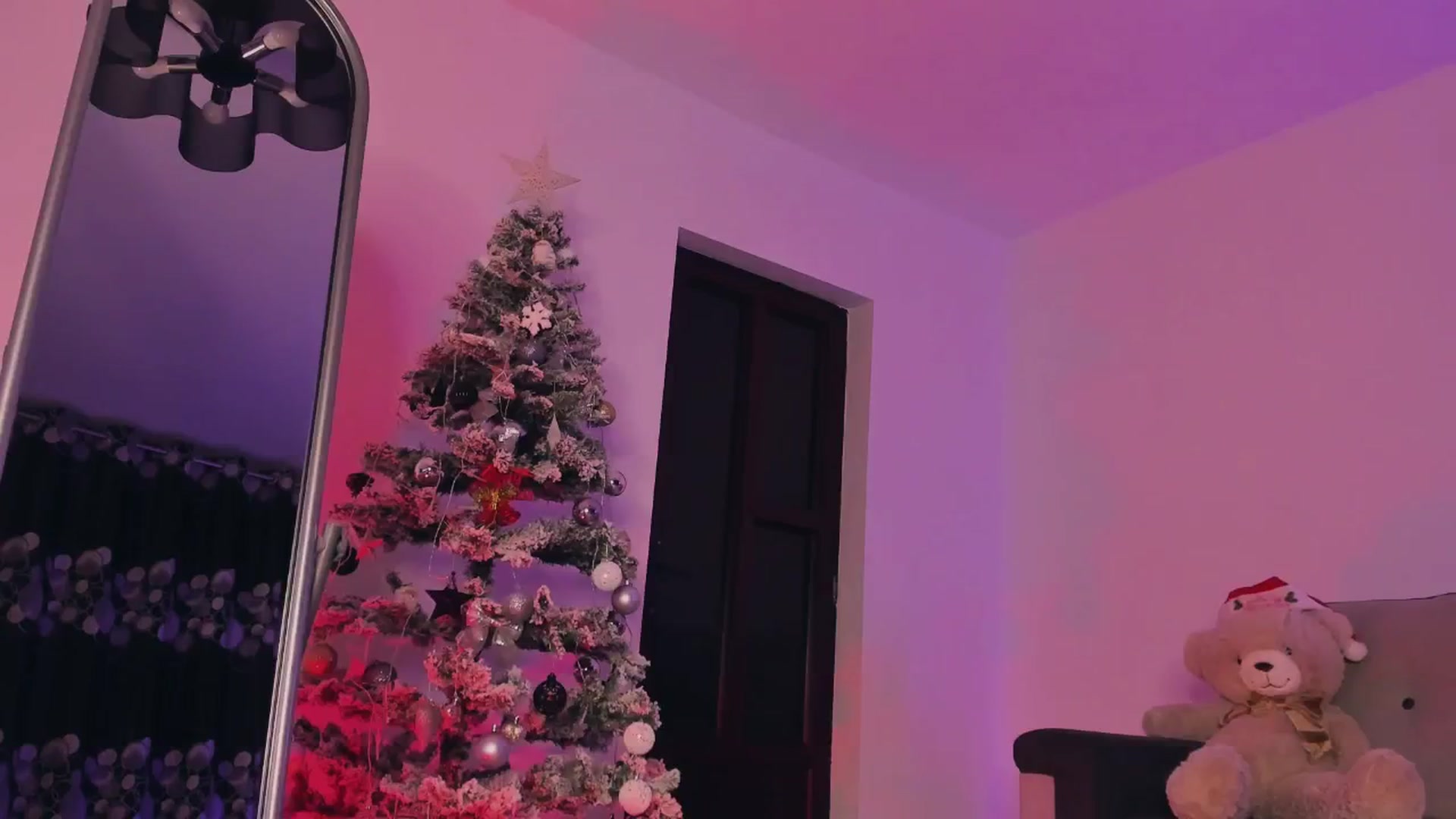 Gallery image thumbnail from Evelinarosse's myfreecams stream on, 12/05/2024, 14:37 image 16 of 20
