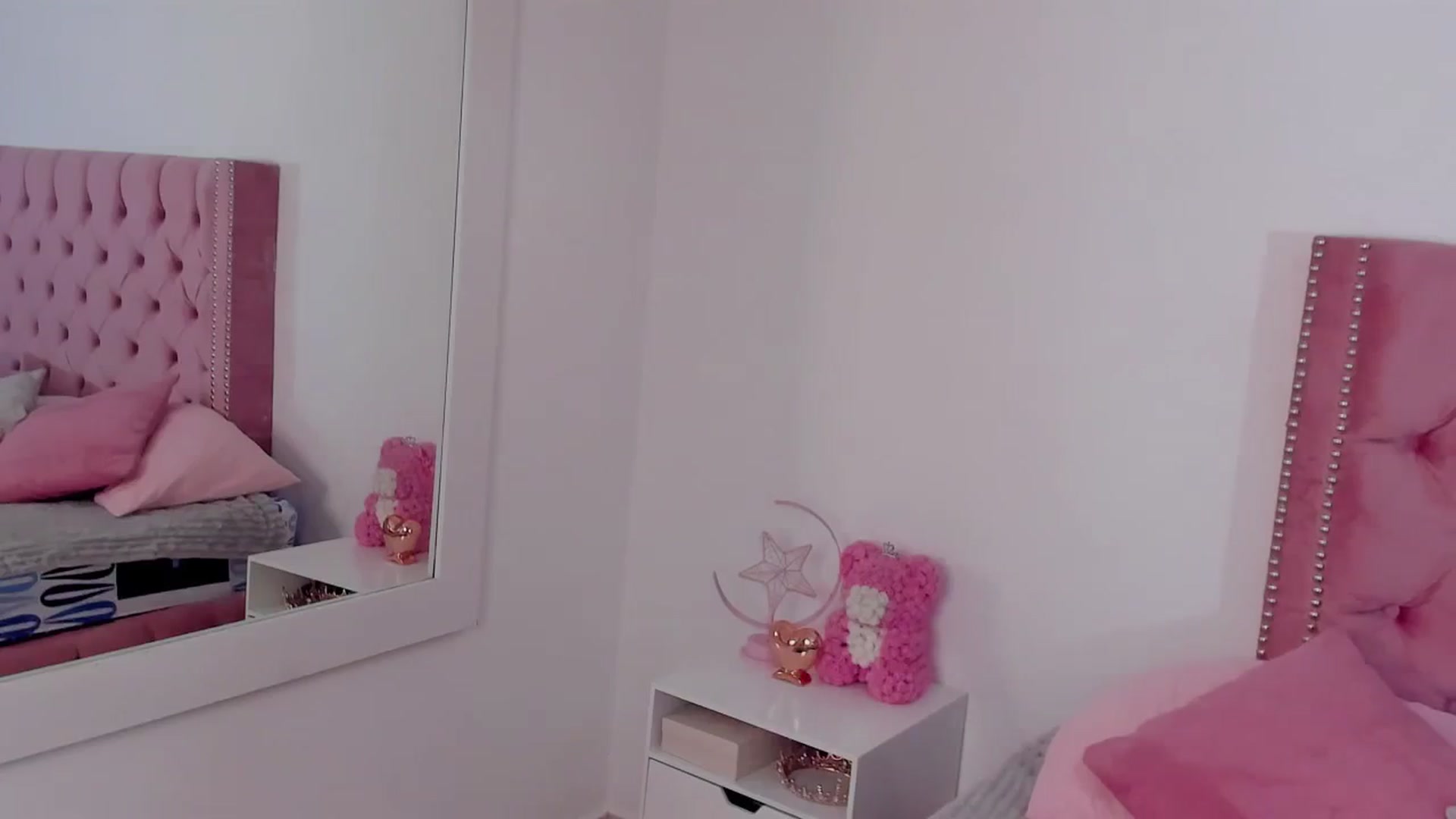 Gallery image thumbnail from Evelincooper's myfreecams stream on, 10/16/2024, 24:02 image 19 of 20