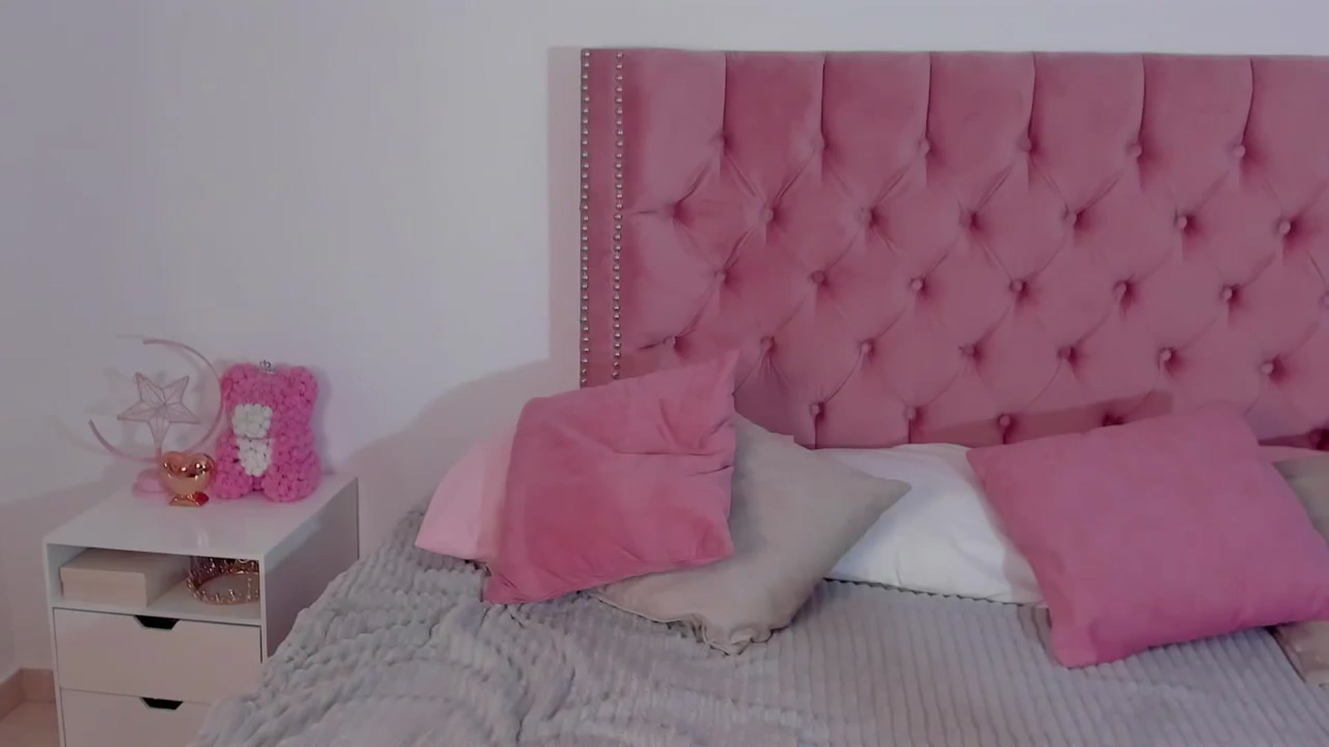 Gallery image thumbnail from Evelincooper's myfreecams stream on, 10/16/2024, 01:35 image 2 of 20