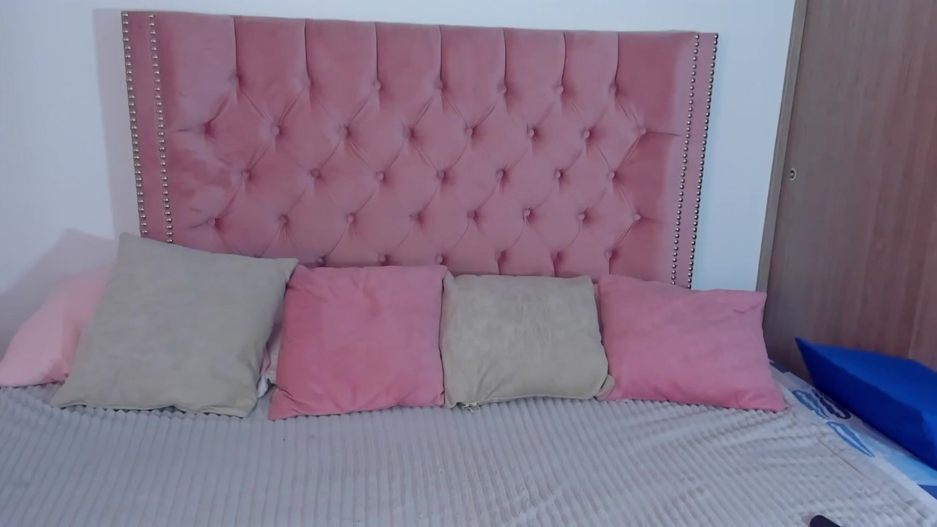 Gallery image thumbnail from Evelincooper's myfreecams stream on, 11/13/2024, 02:57 image 6 of 20