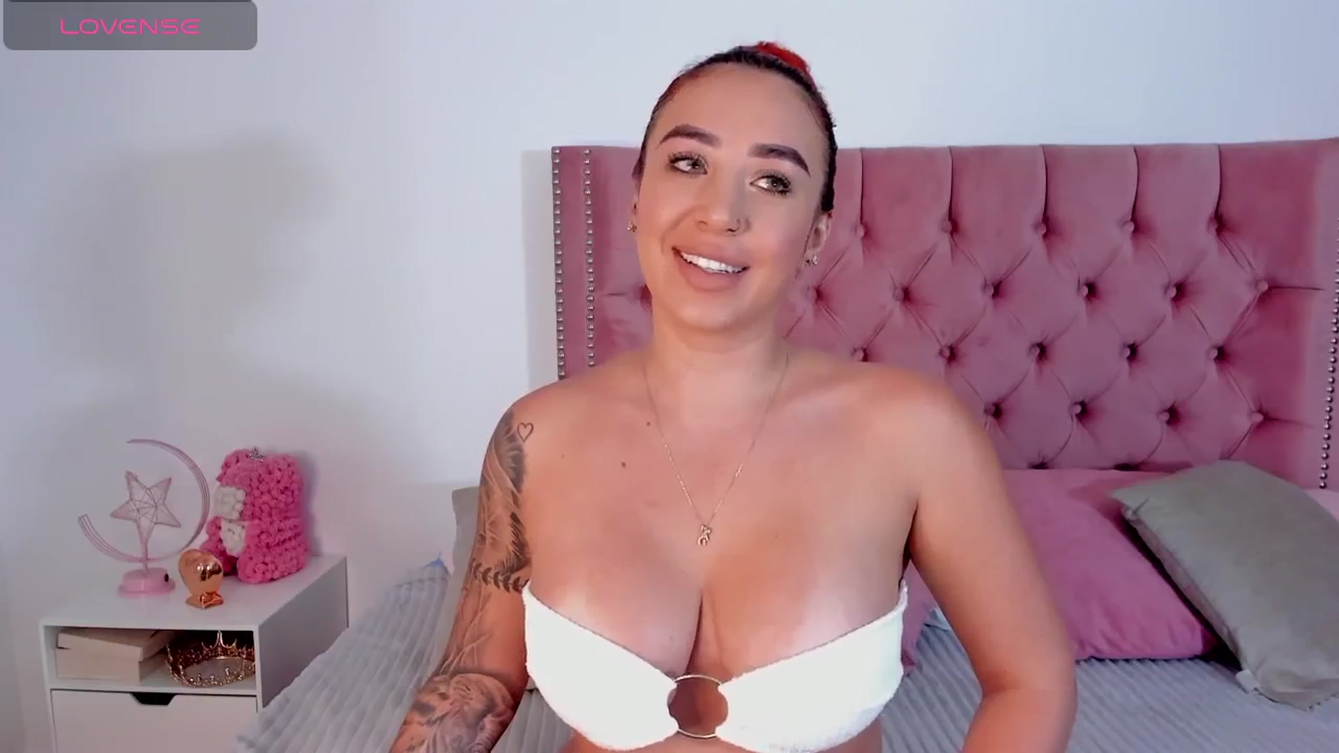 Gallery image thumbnail from Evelincooper's myfreecams stream on, 11/17/2024, 04:50 image 2 of 20