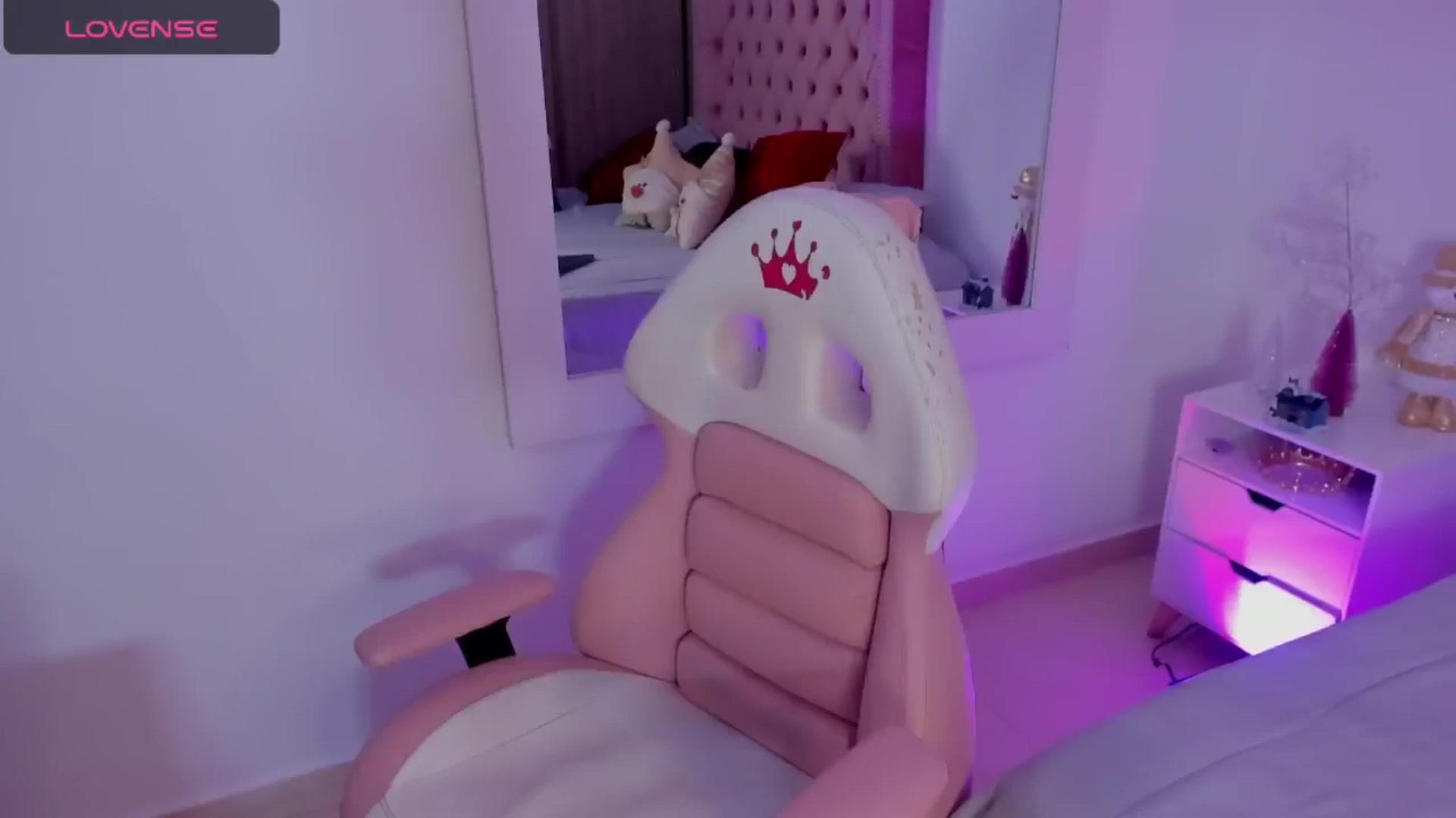 Gallery image thumbnail from Evelincooper's myfreecams stream on, 12/14/2024, 02:34 image 14 of 20