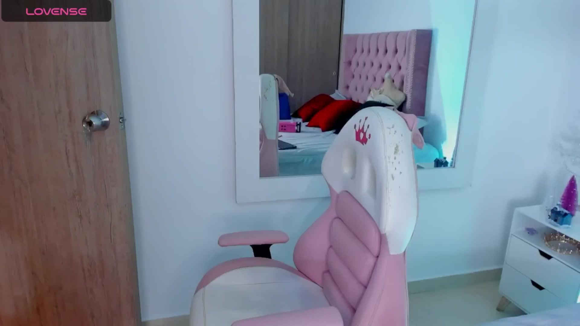 Gallery image thumbnail from Evelincooper's myfreecams stream on, 12/17/2024, 06:31 image 6 of 20