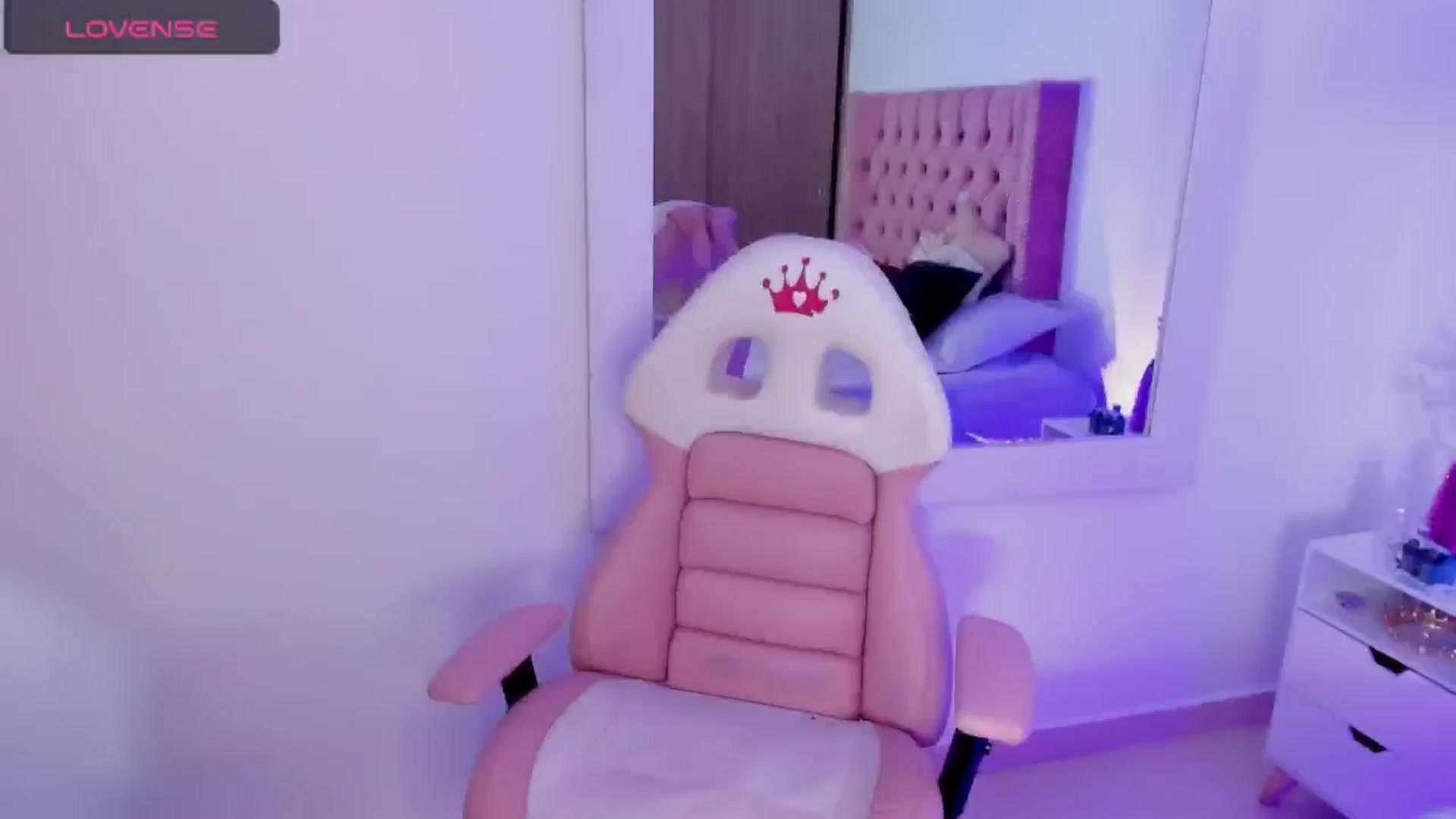 Gallery image thumbnail from Evelincooper's myfreecams stream on, 12/18/2024, 24:09 image 1 of 20