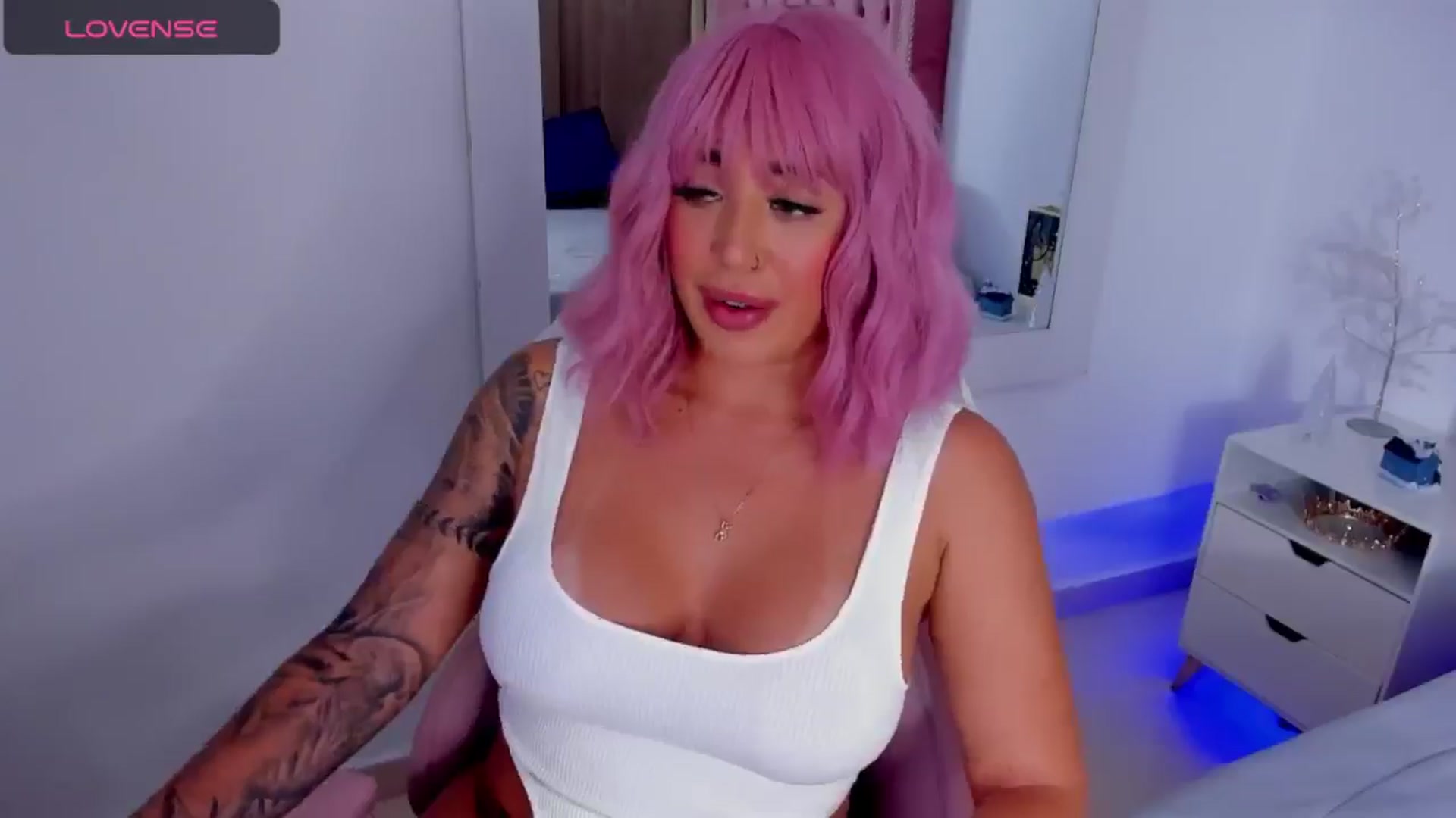 Gallery image thumbnail from Evelincooper's myfreecams stream on, 12/21/2024, 24:00 image 8 of 20