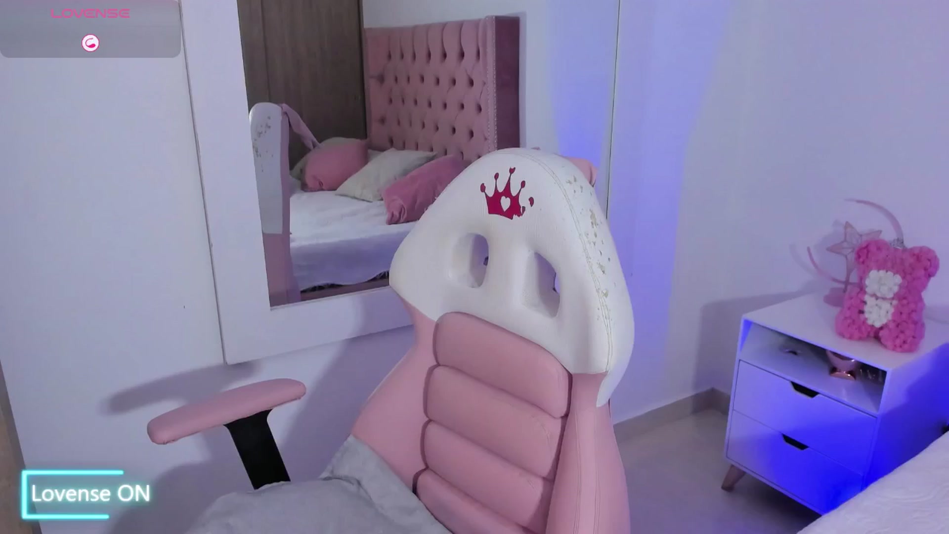 Gallery image thumbnail from Evelincooper's myfreecams stream on, 06/17/2025, 02:28 image 16 of 20